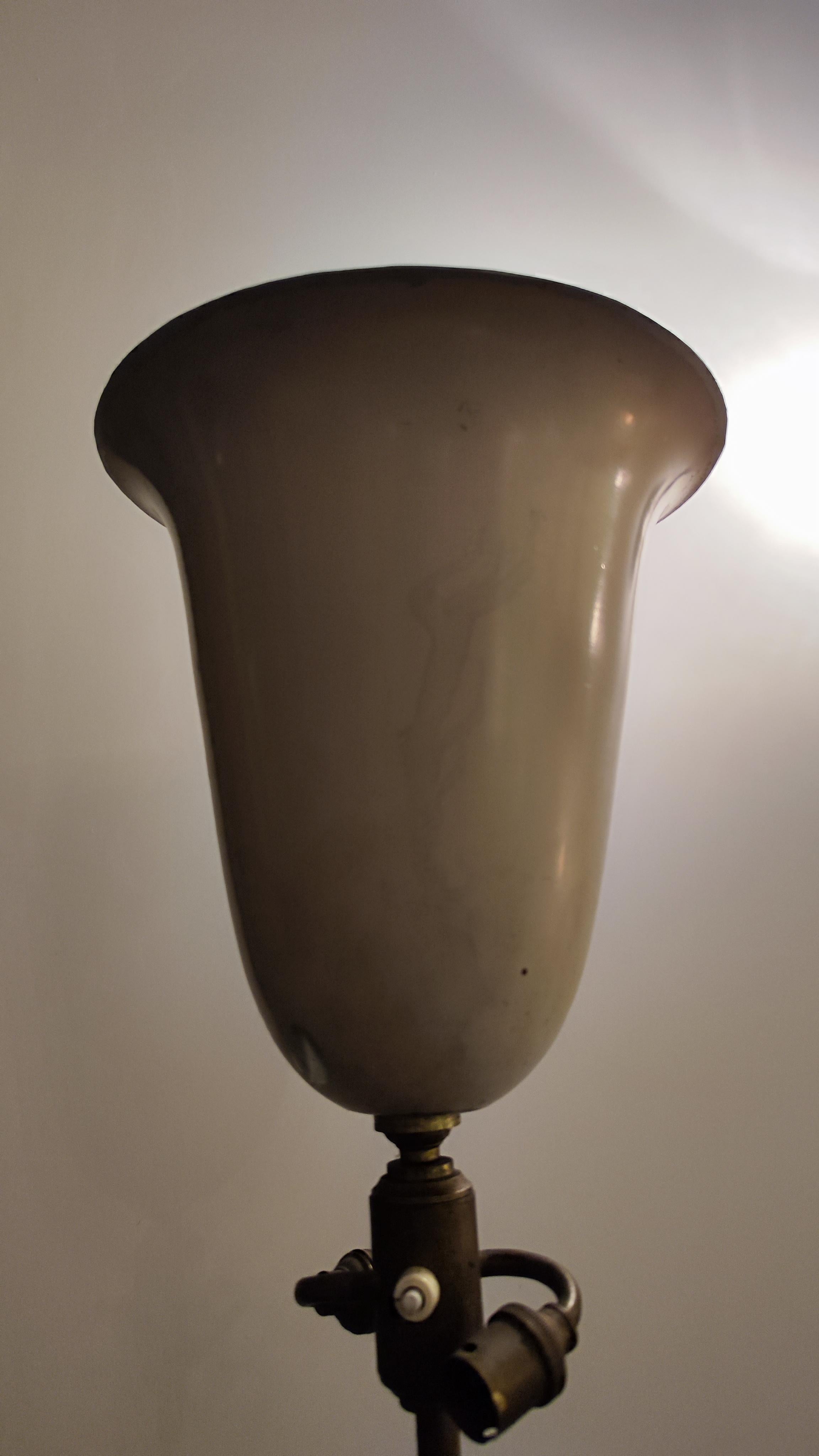 Stehlampe aus vergoldetem Eisen von Maison Ramsay – 50er/60er Jahre – Frankreich im Angebot 10