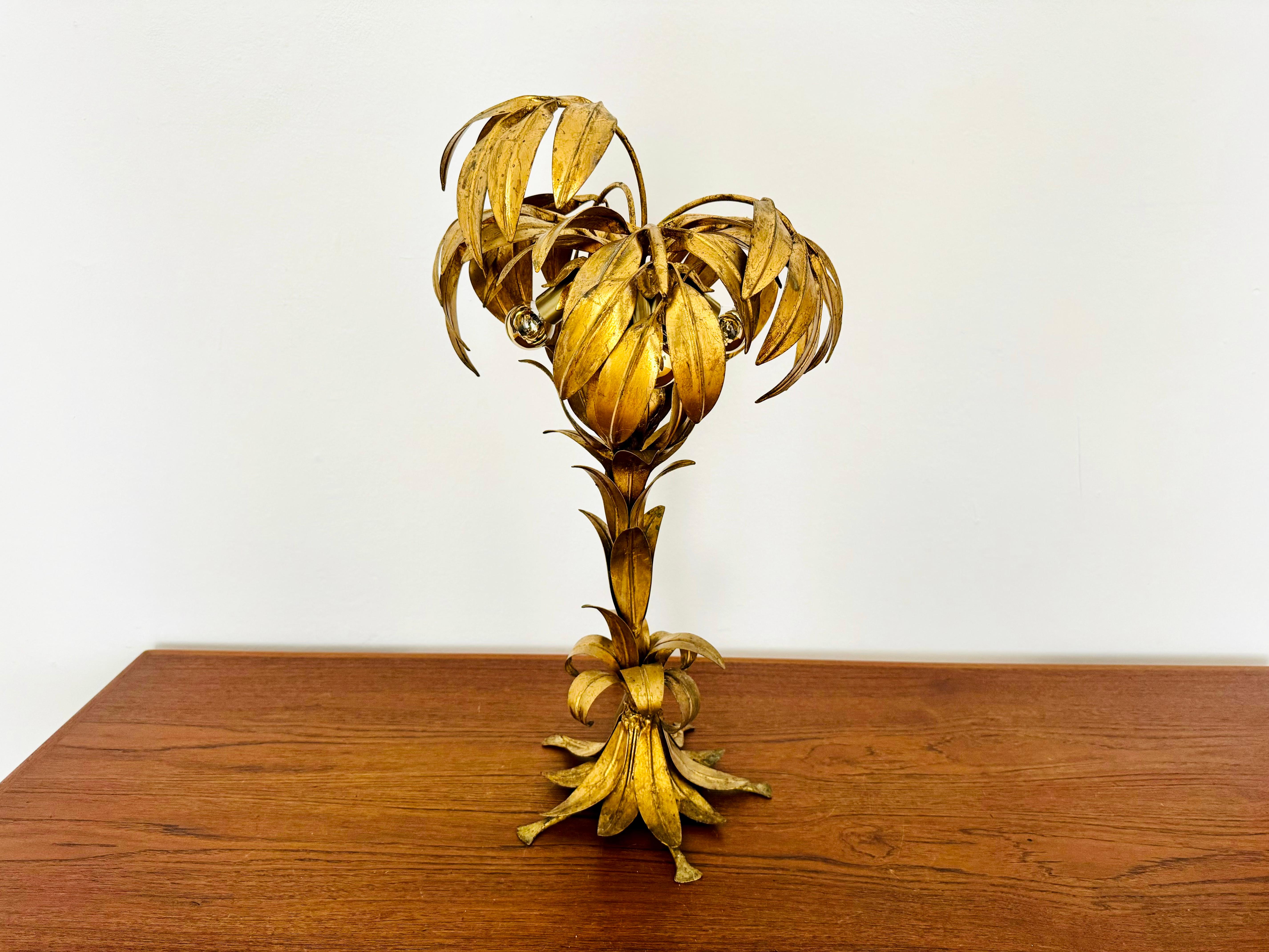 Very beautiful gold-plated table lamp by Hans Kögl from the 1970s.
Great design and high-quality workmanship.
It creates a wonderful light.

Condition:

Very good vintage condition with slight signs of wear and tear due to age.
Some patina and loss
