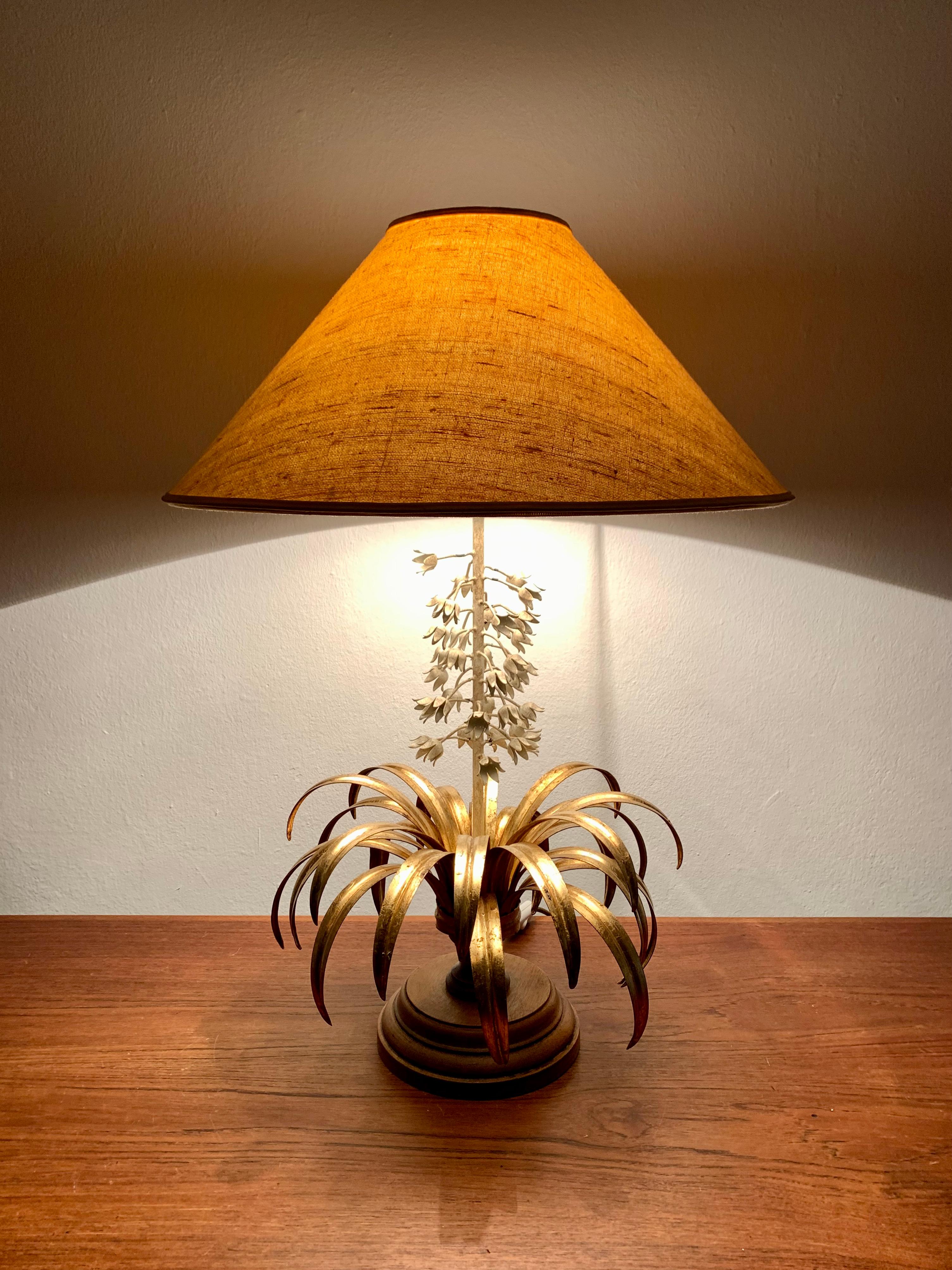 Gilded Italian Hollywood Regency Table Lamp by Hans Kögl For Sale 6