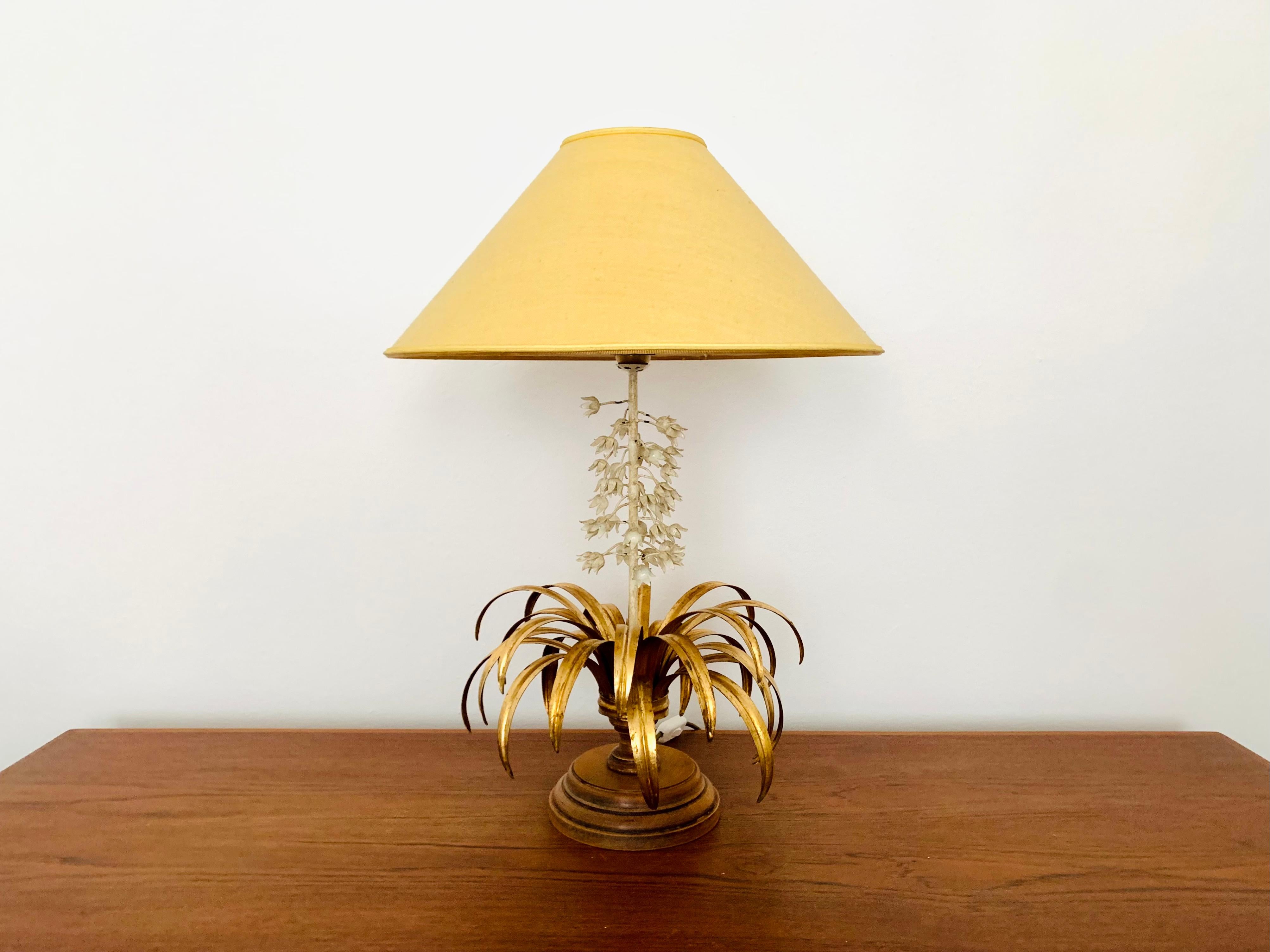 Very nice gilded table lamp by Hans Kögl from the 1970s.
Great design and high-quality workmanship.
A wonderful light emerges.

Condition:

Very good vintage condition with slight signs of wear consistent with age.
Spot patina and loss of