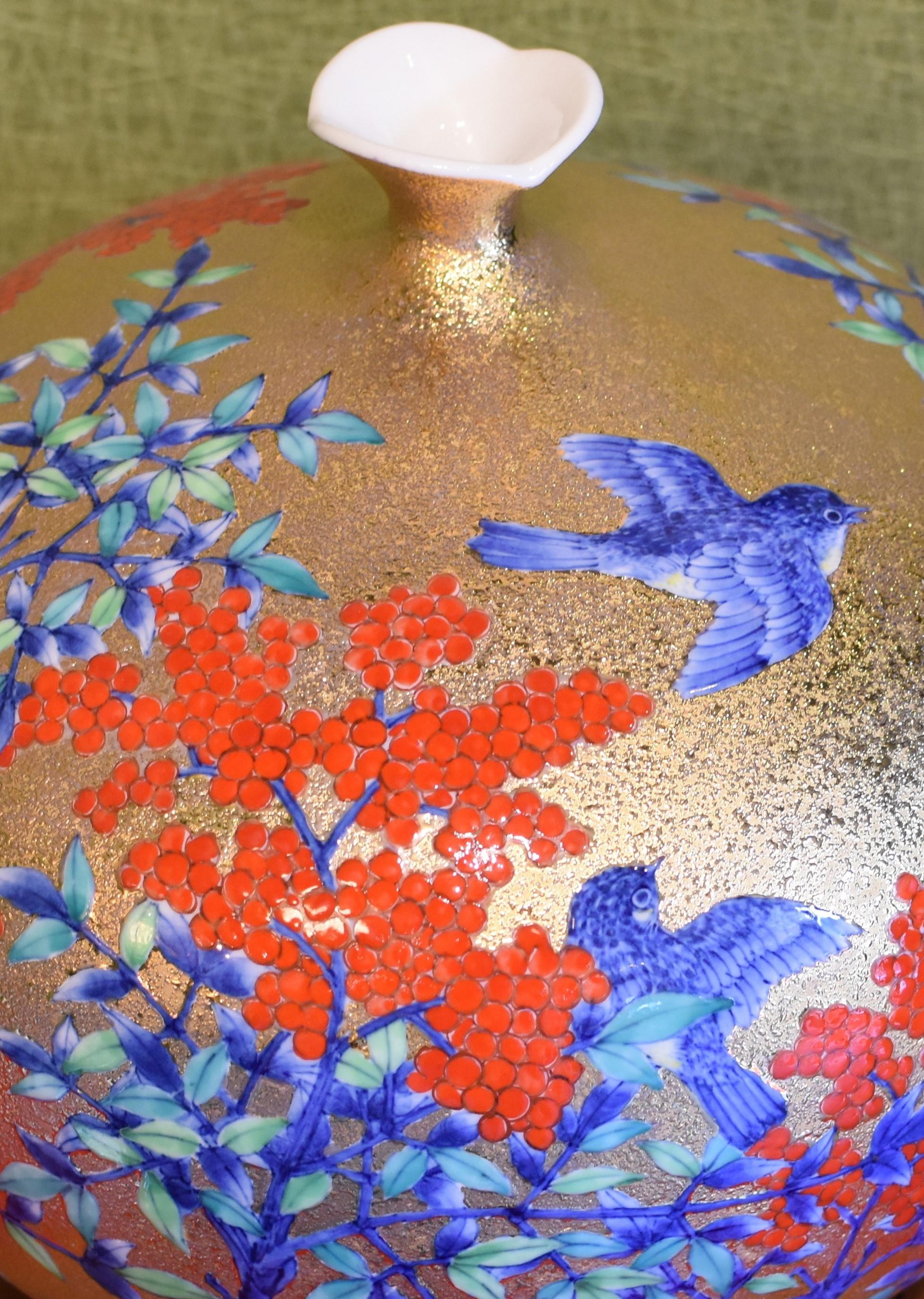 Japanese Contemporary Imari Gilded Porcelain Vase by Master Artist 3