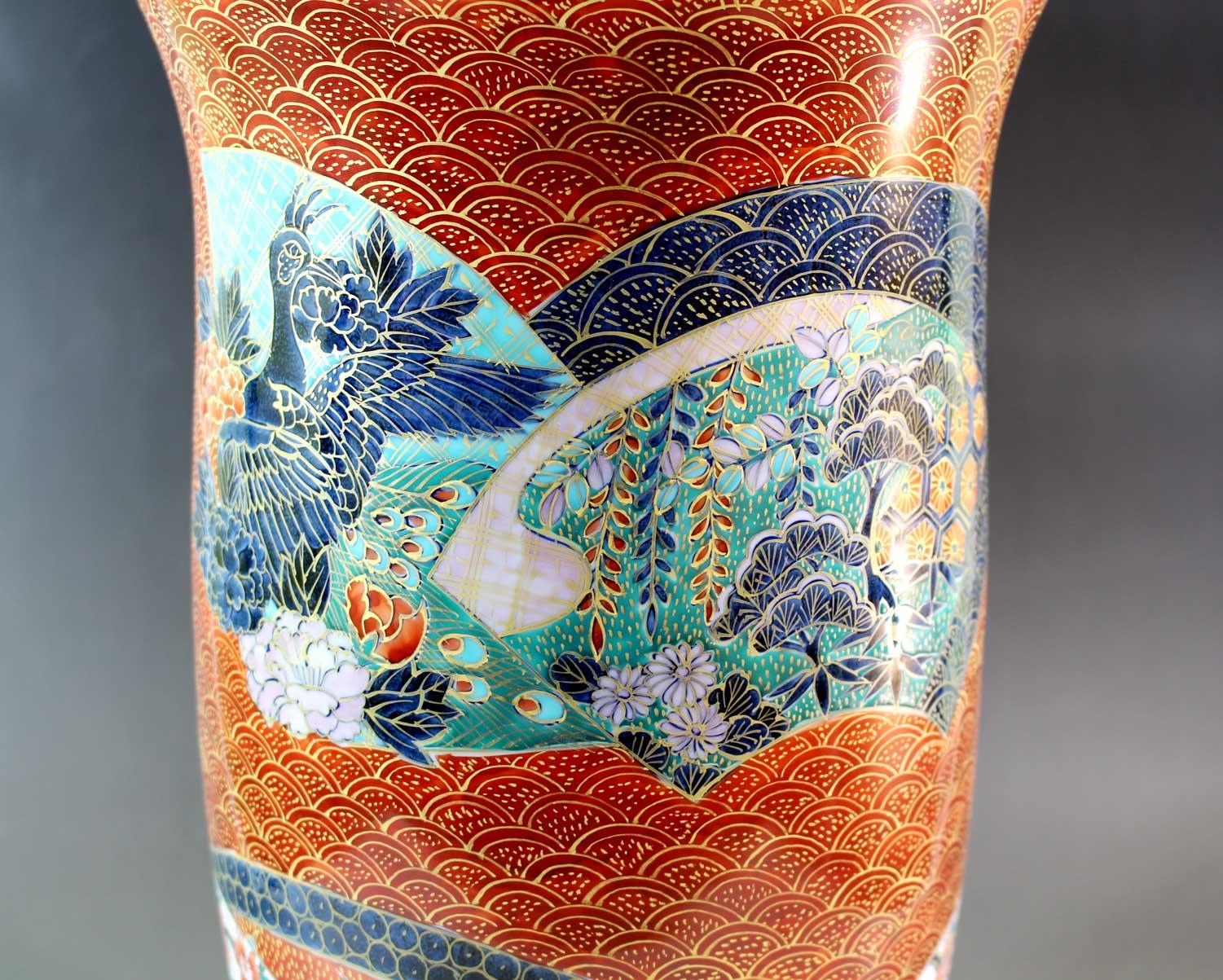 Vergoldete japanische Vase aus rotem Porzellan von einem zeitgenössischen Meisterkünstler (Japanisch) im Angebot