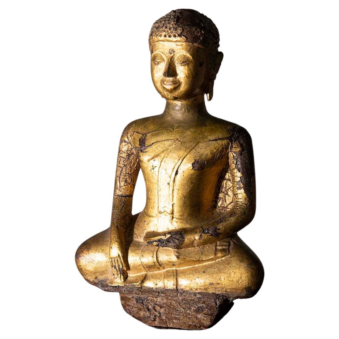 Vergoldete, lackierte Holzskulptur, die Buddha Burma darstellt im Angebot