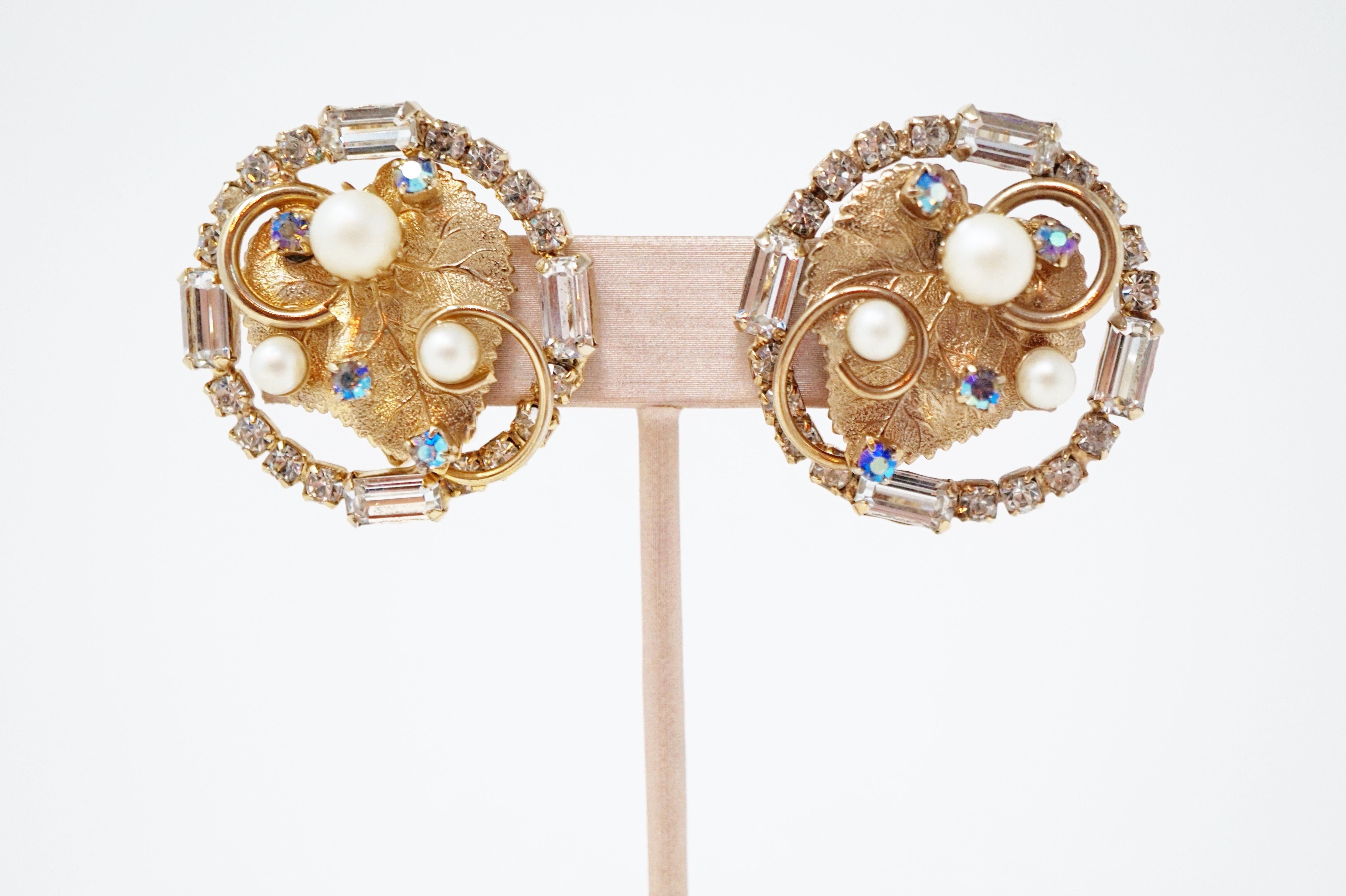 Blattvergoldete Strass-Ohrringe von Hobé, signiert CIRCA 1950er Jahre (Moderne) im Angebot