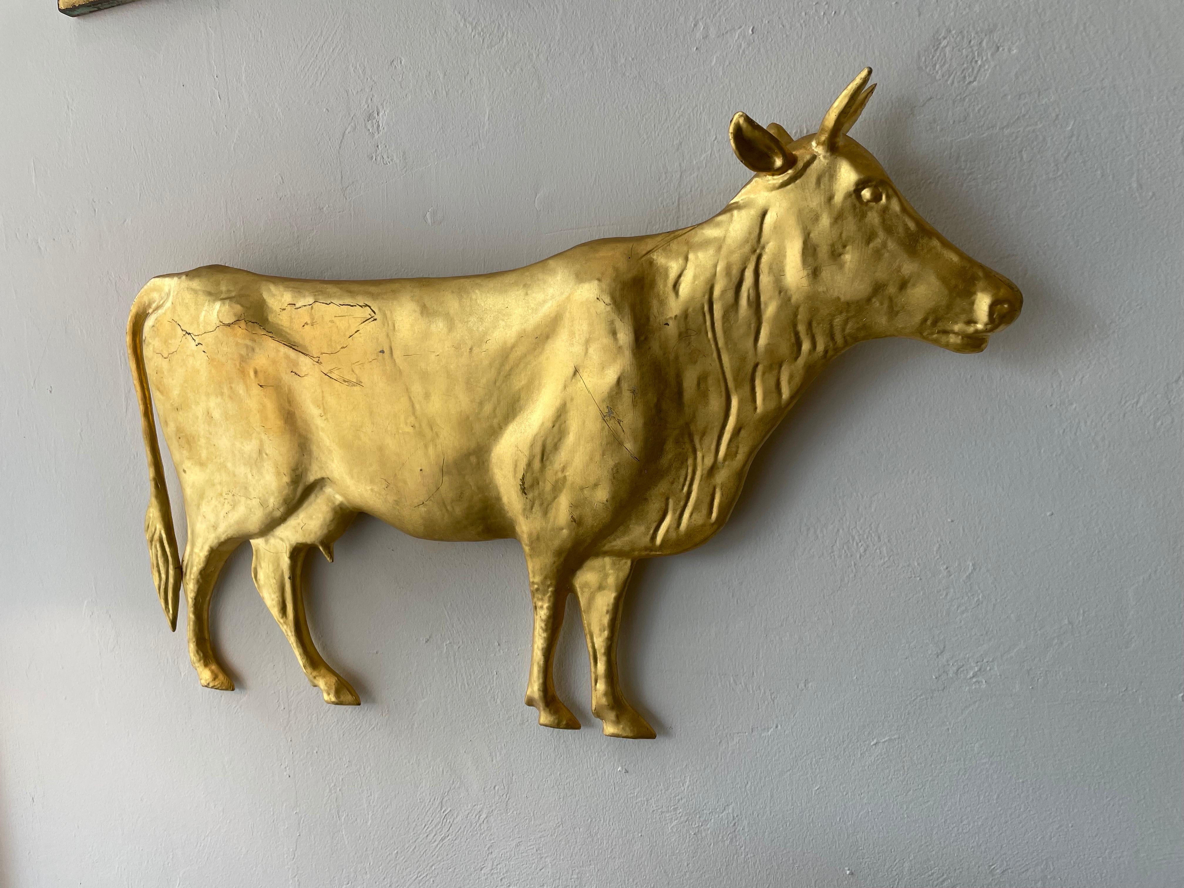 This wonderfully detailed gilded metal cow Wall Art/ Sculpture has great dimensional accuracy and vivid coloring. Hangs beautifully on any wall.