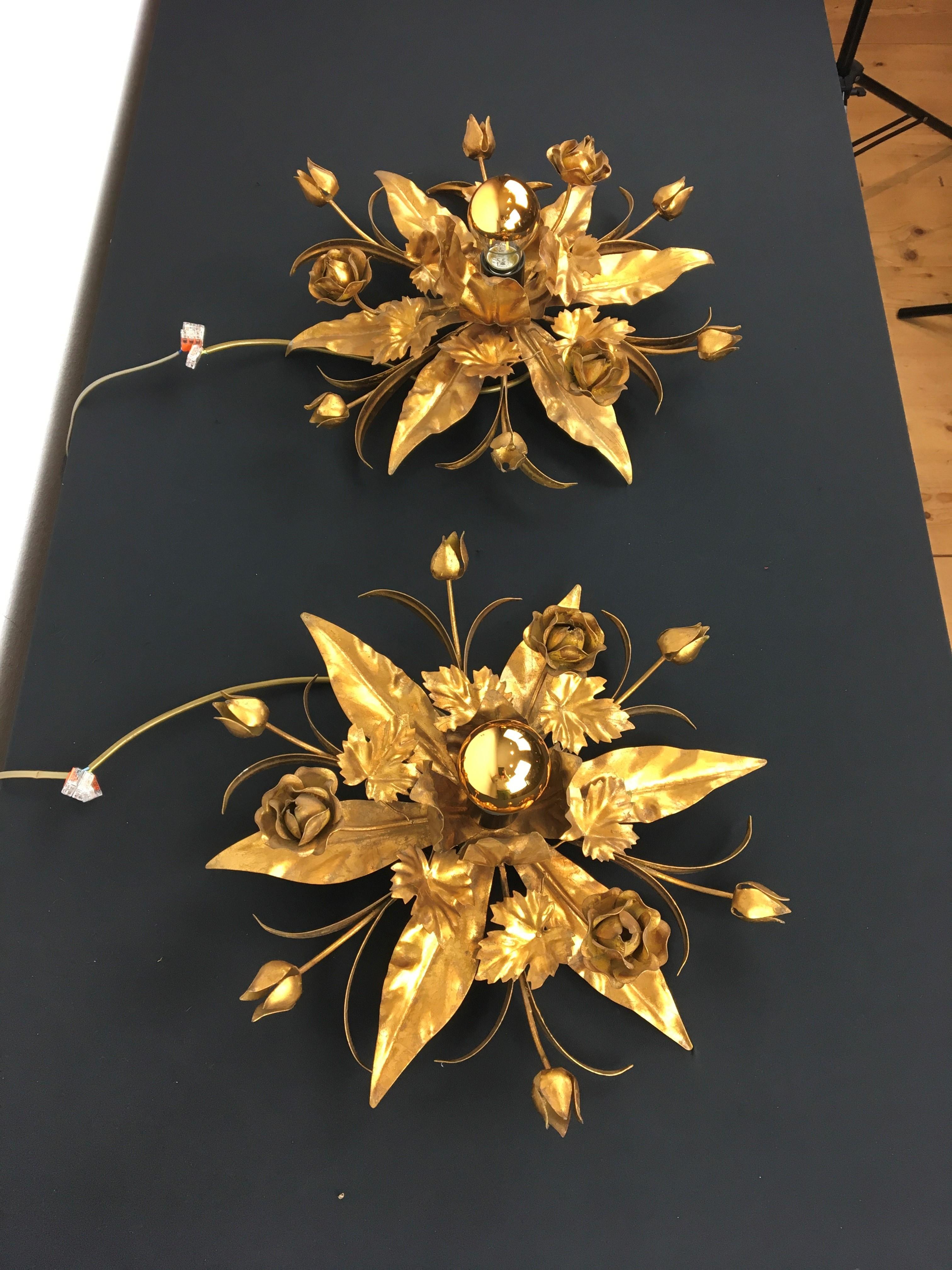 Stylish gilded metal flush mount - ceiling light with flowers. 
Gold leaf flush mount with flowers. Floral ceiling light with leaves and tulip flowers and roses. Gilded metal - gold leaf flower lighting. 
They have 1 light point in the middle with