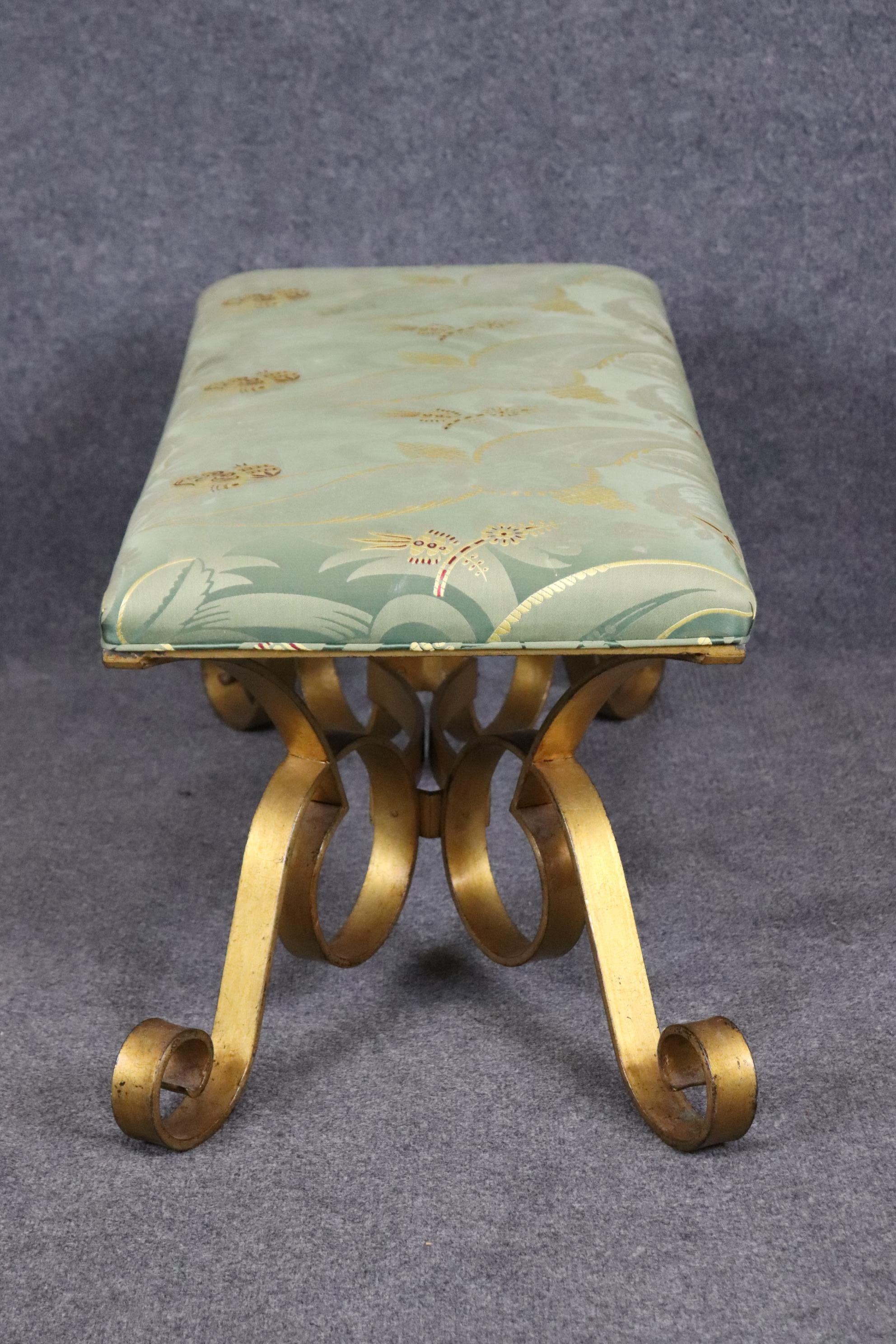Tabouret de banc de style Régence italienne en fer forgé avec métal doré, vers 1950 Bon état - En vente à Swedesboro, NJ