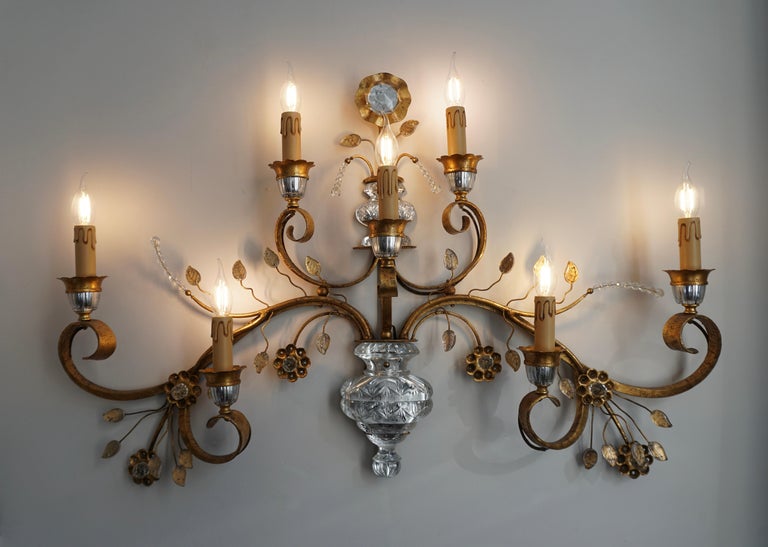 Hollywood Regency Gilded Metal Leaf and Glass Flower Wall Sconce Light Fixture For Sale
