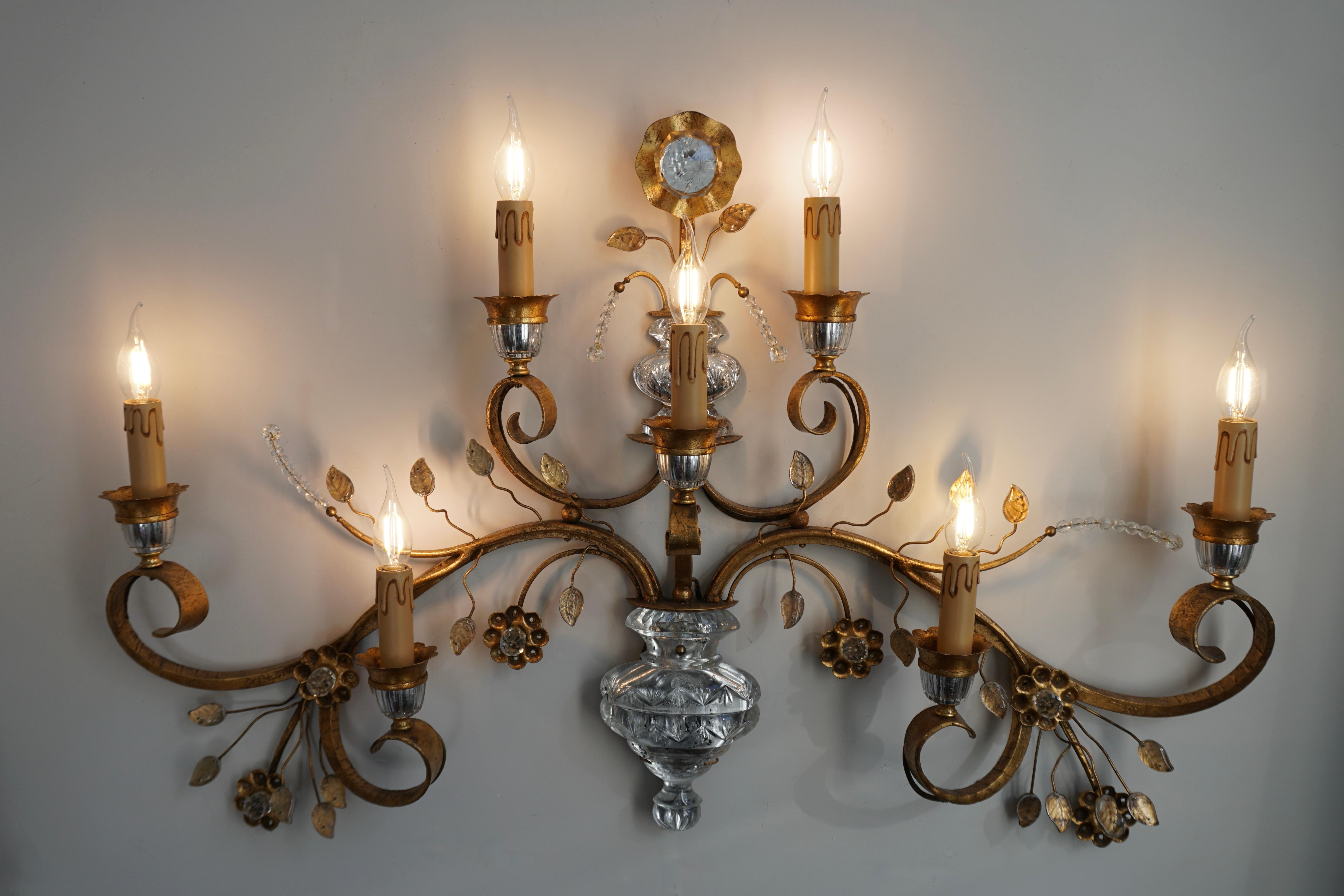 Italian Gilded Metal Leaf and Glass Flower Wall Sconce Light Fixture For Sale
