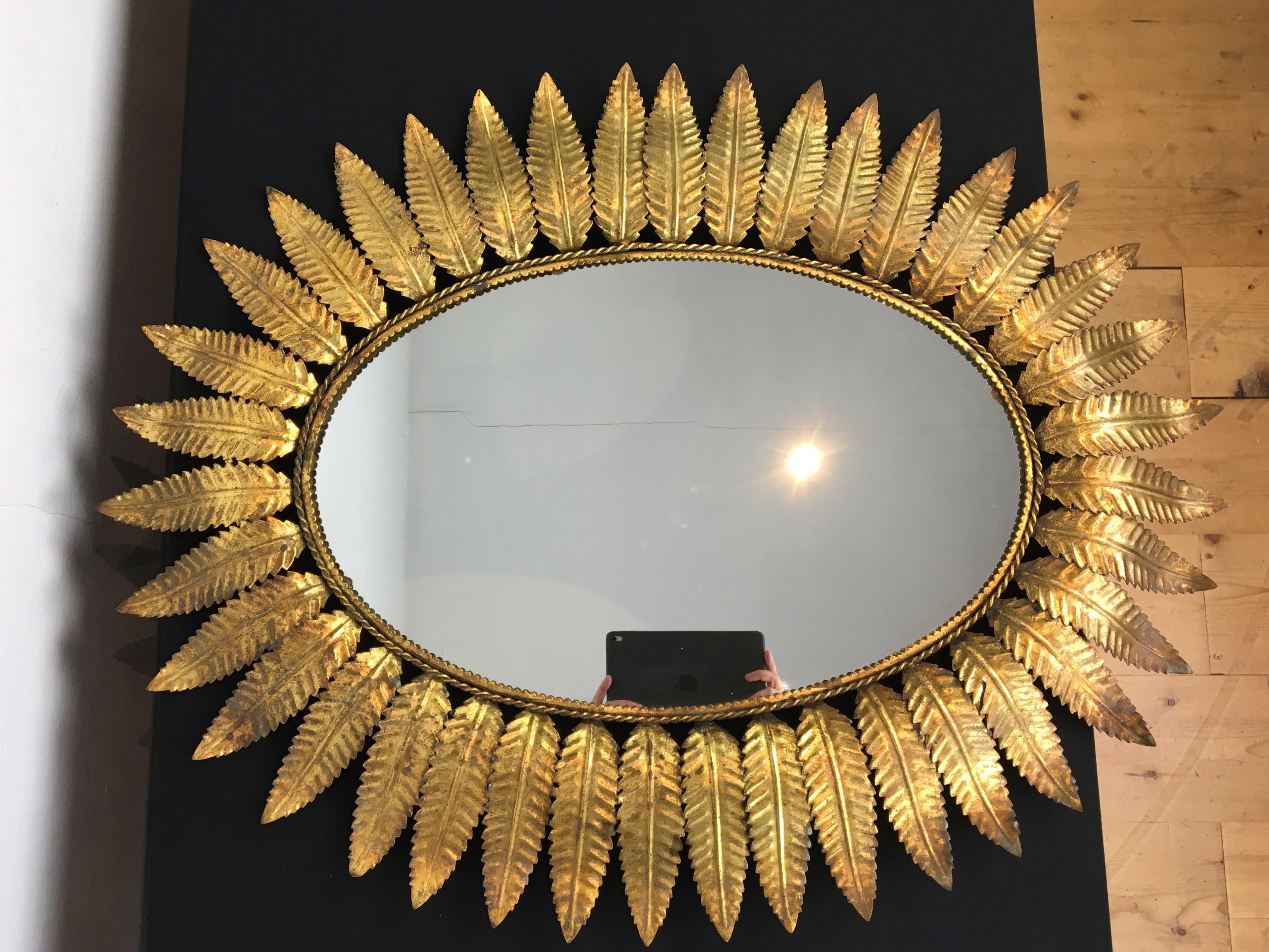 Gilded Metal Oval Mirror with Leaves, Spain In Good Condition In Retie, BE