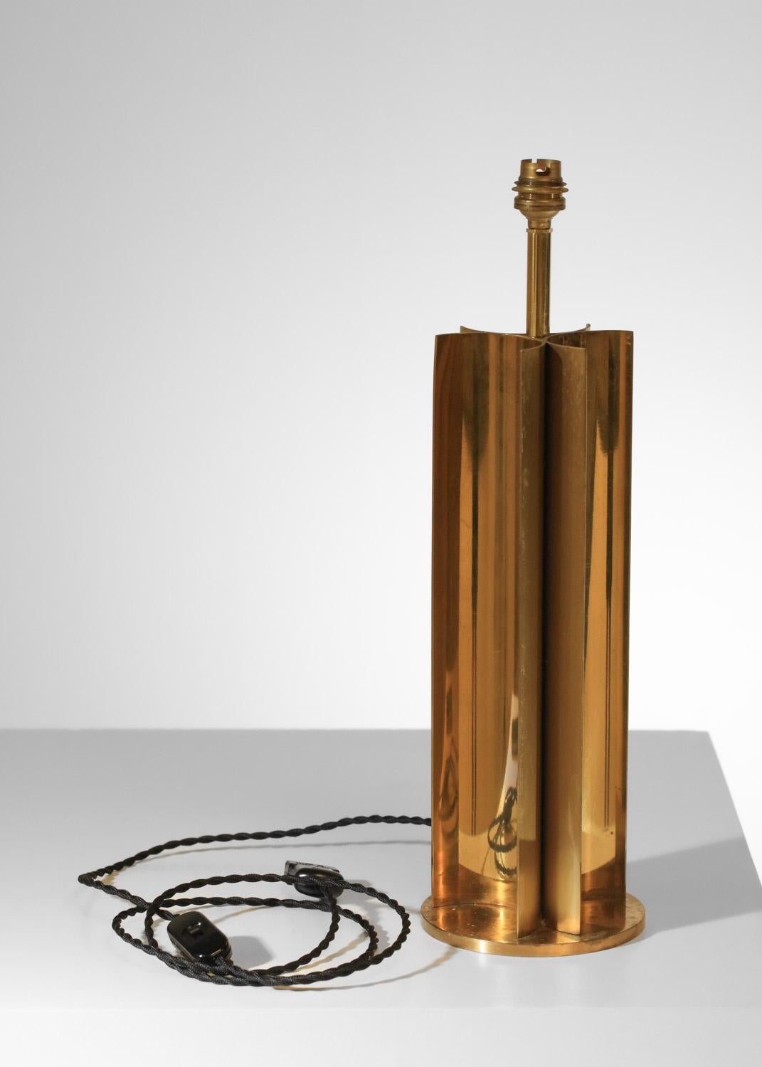 Gilded metal table lamp from the 50's For Sale 3