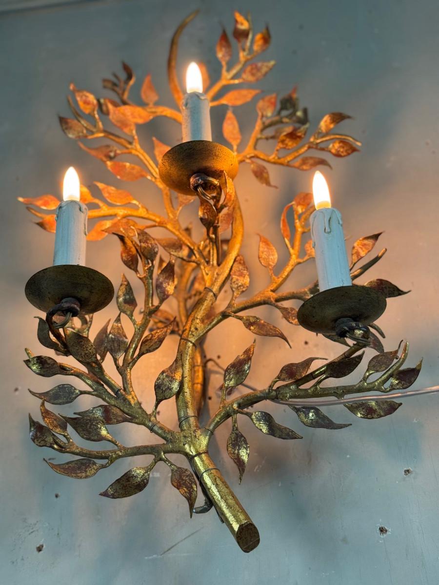 Applique in metallo dorato, fogliame, Francia, circa 1950 In condizioni ottime in vendita a Honnelles, WHT