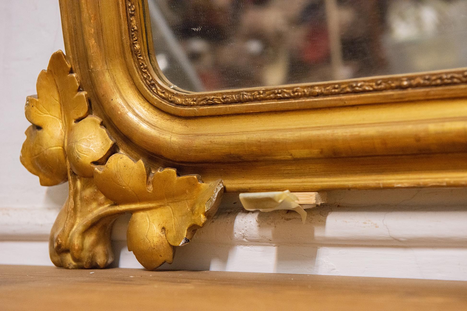M/1357 - Antique elegant gilded mirror with carved grapes : lucky charm !
Perfect on a shelf, a sideboard, a fireplace, a dresser. The gilding is perfect.