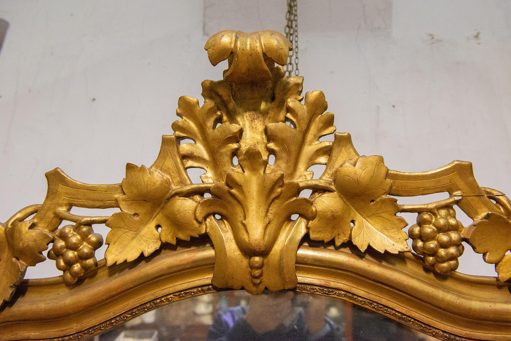 Gilded Mirror with Grapes In Excellent Condition For Sale In Alessandria, Piemonte