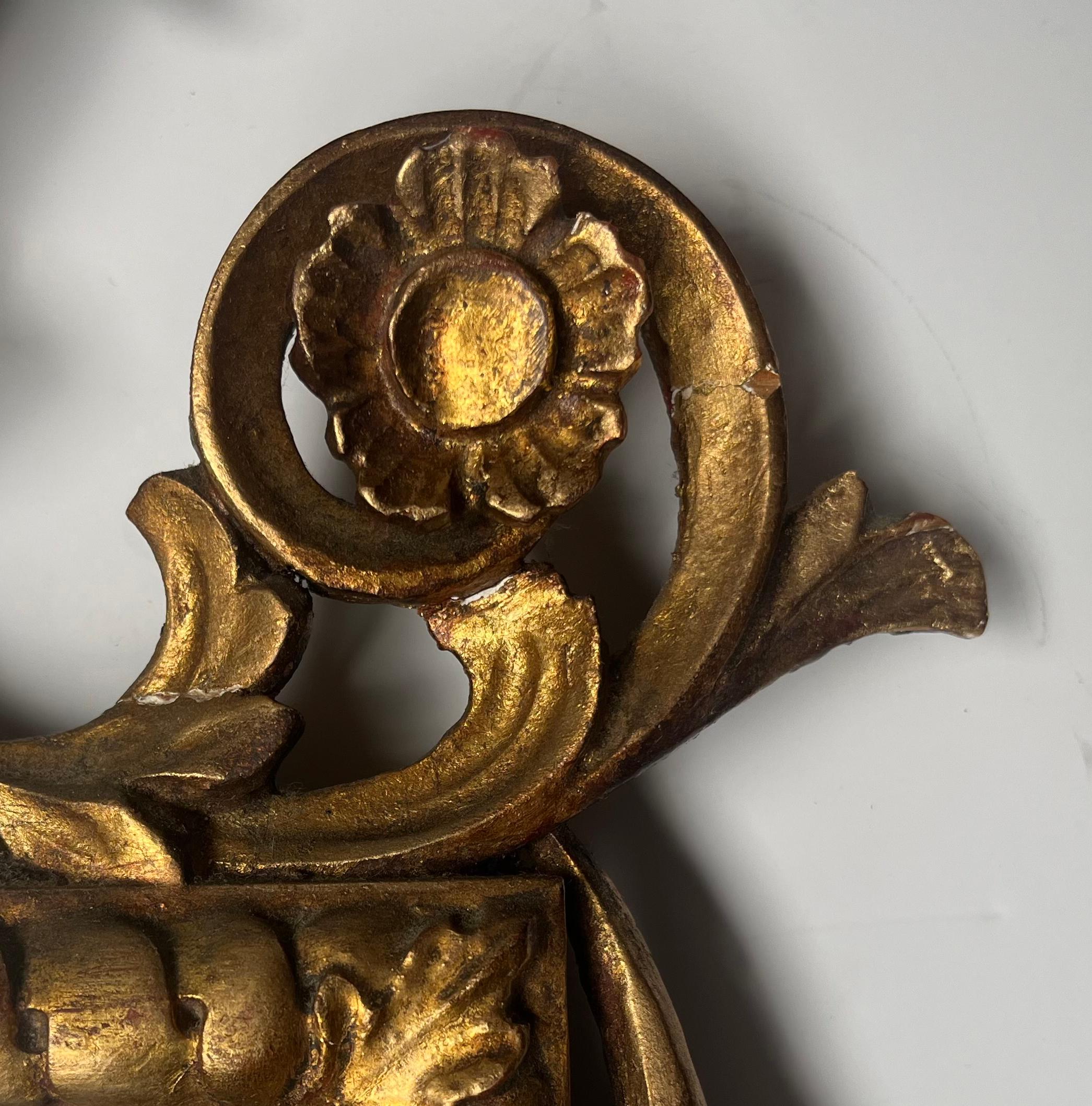 Italiano Specchio dorato neoclassico metà del XX secolo in vendita