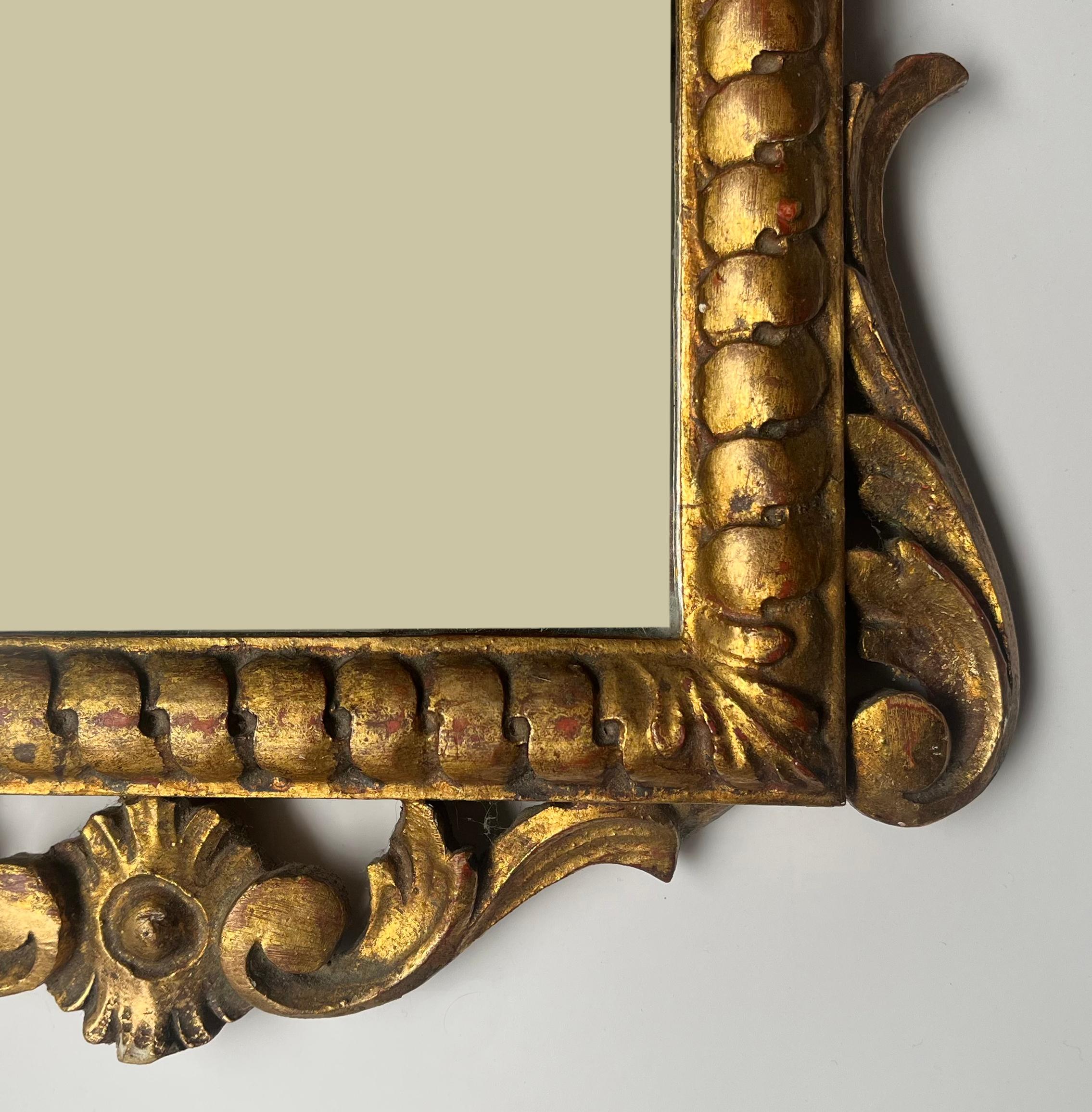 Specchio dorato neoclassico metà del XX secolo In condizioni buone in vendita a CA, CA