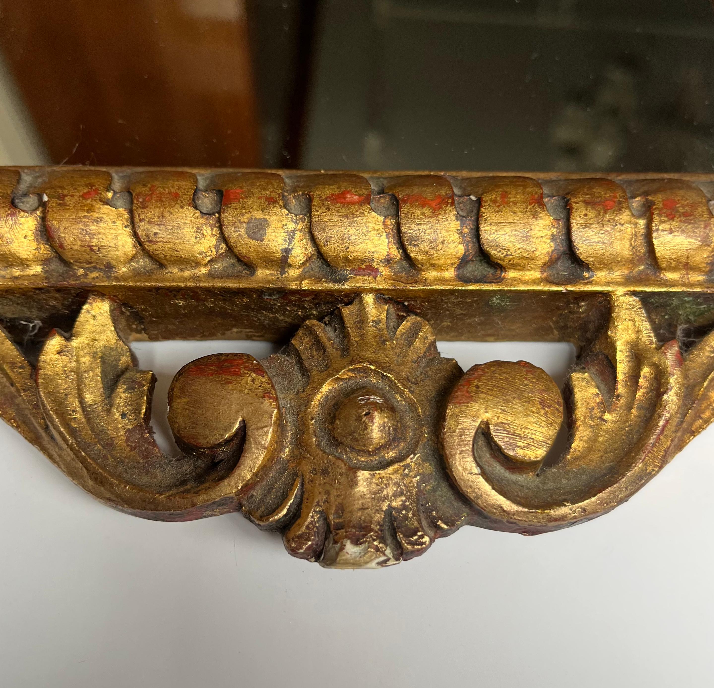 Metà XX secolo Specchio dorato neoclassico metà del XX secolo in vendita