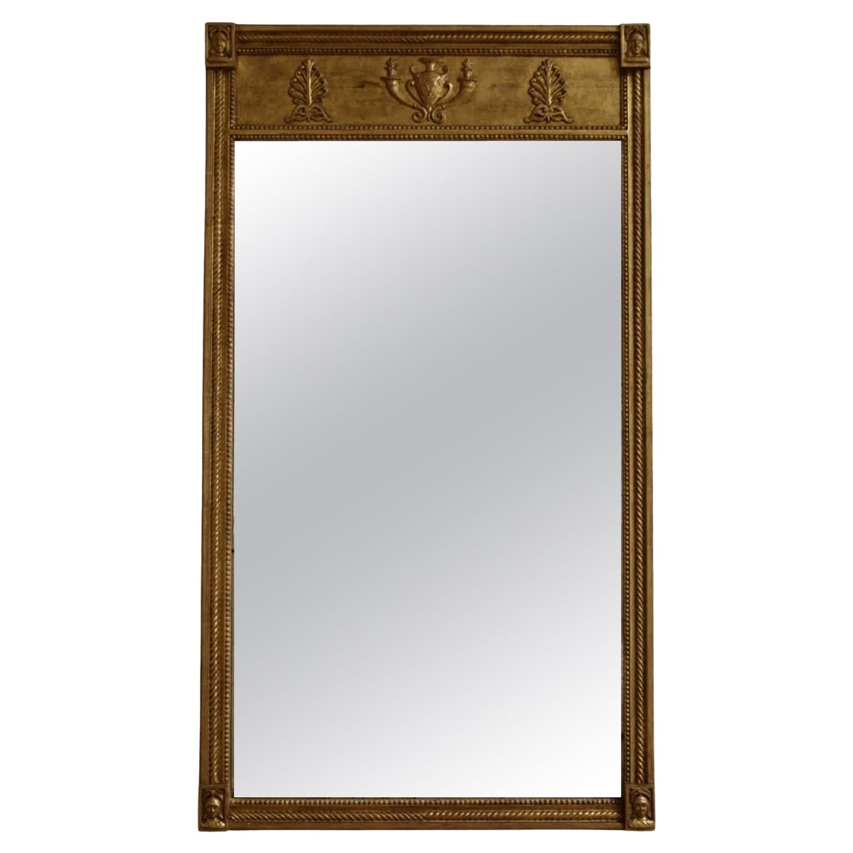 Specchio dorato in stile neoclassico, XIX secolo. in vendita