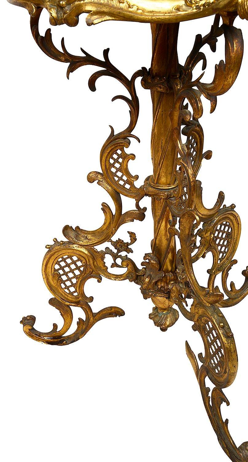 Lampe standard de style Louis XVI en bronze doré. Bon état - En vente à Brighton, Sussex