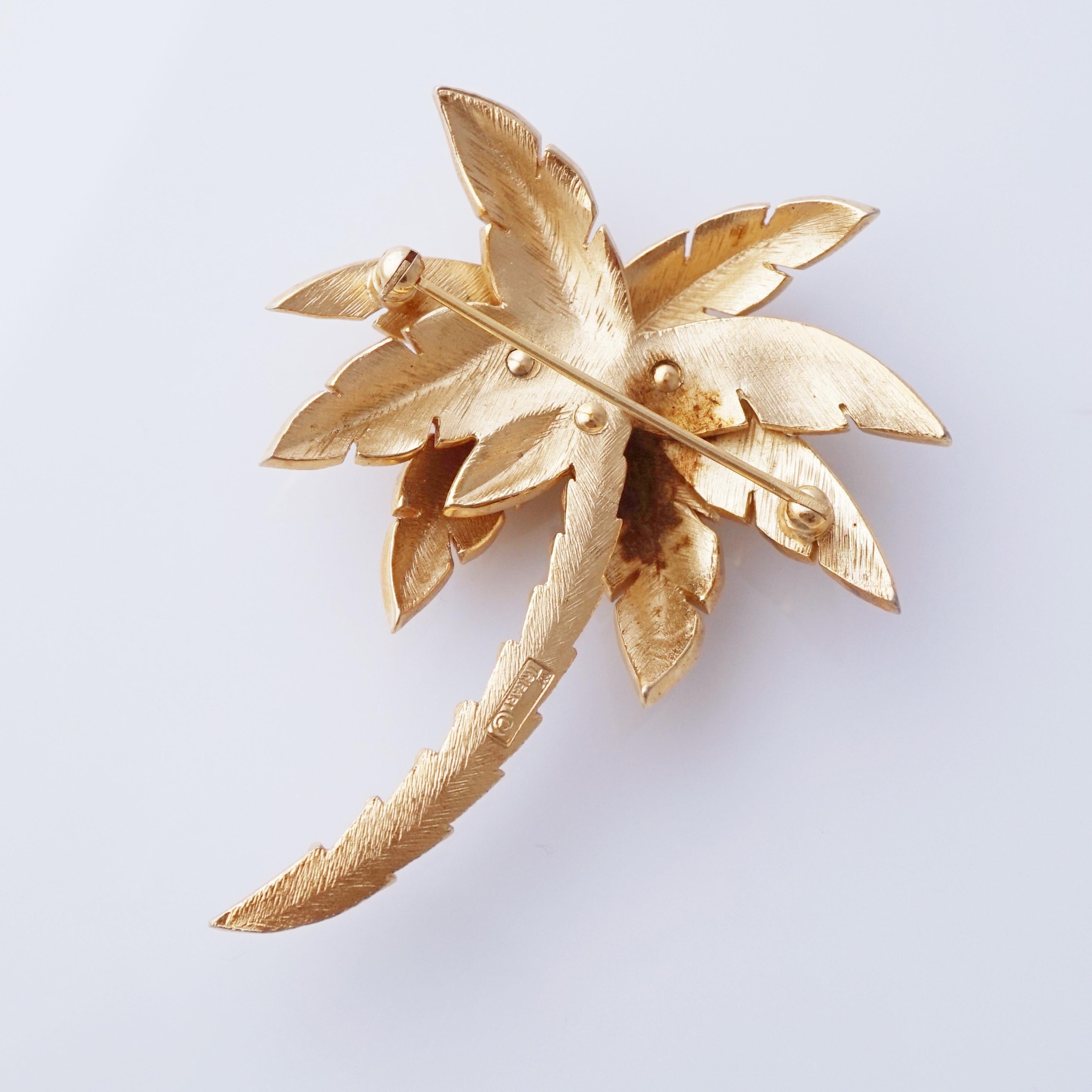 Gilded Oversized Palm Tree Brooch By Crown Trifari, 1950s In Good Condition For Sale In McKinney, TX