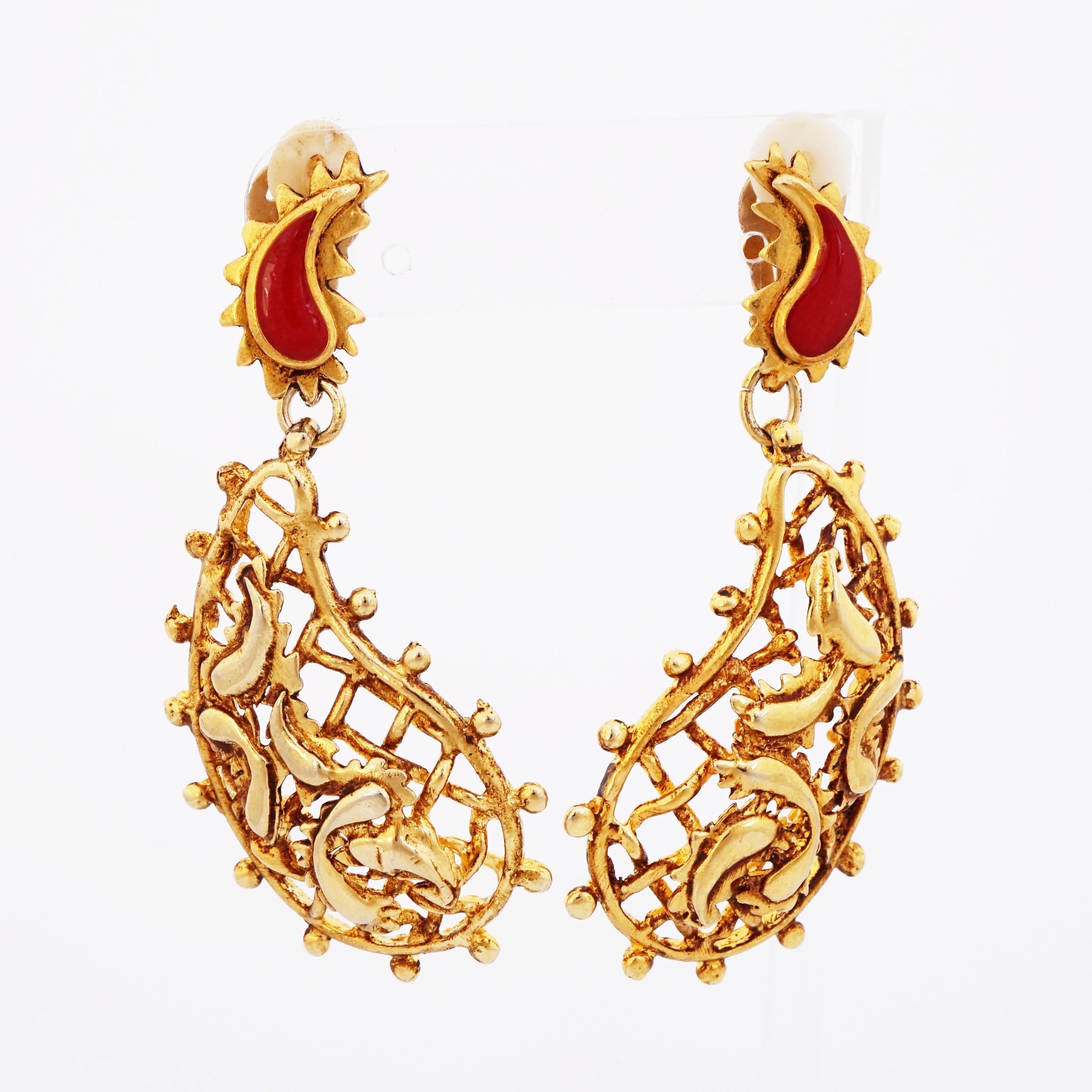 Moderne Boucles d'oreilles fantaisie en goutte à motif cachemire doré par Christian Lacroix, 1990 en vente