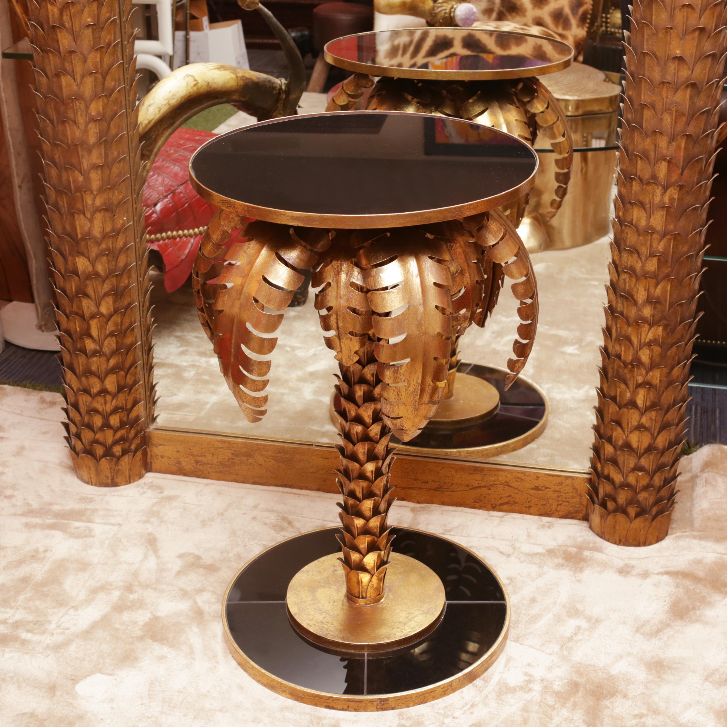 Side table gilded palmer in golded metal
in vintage brass finish. Made in France in 2019.