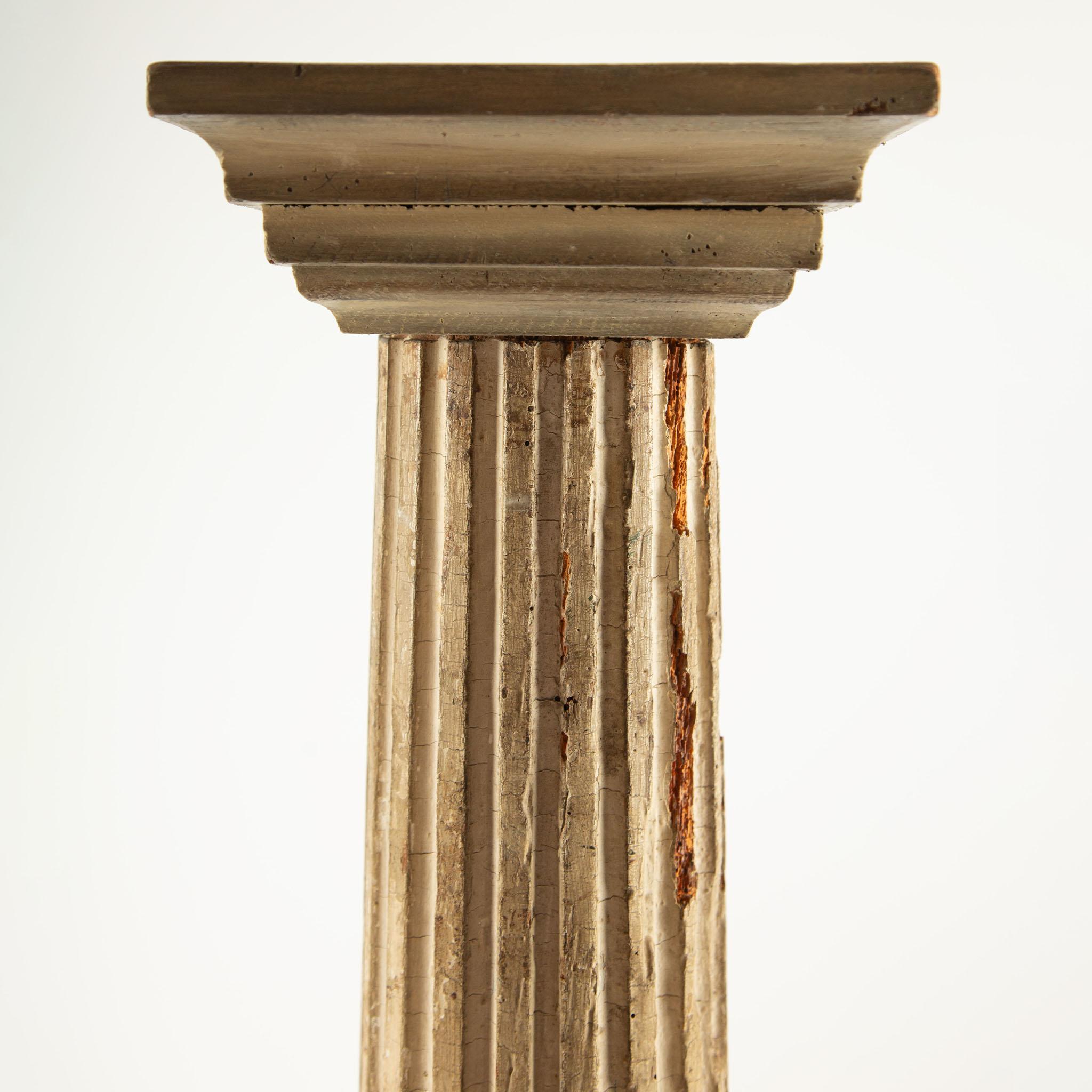French Gilded Pedestal with Carved Grapevines and Rustic Elegance For Sale