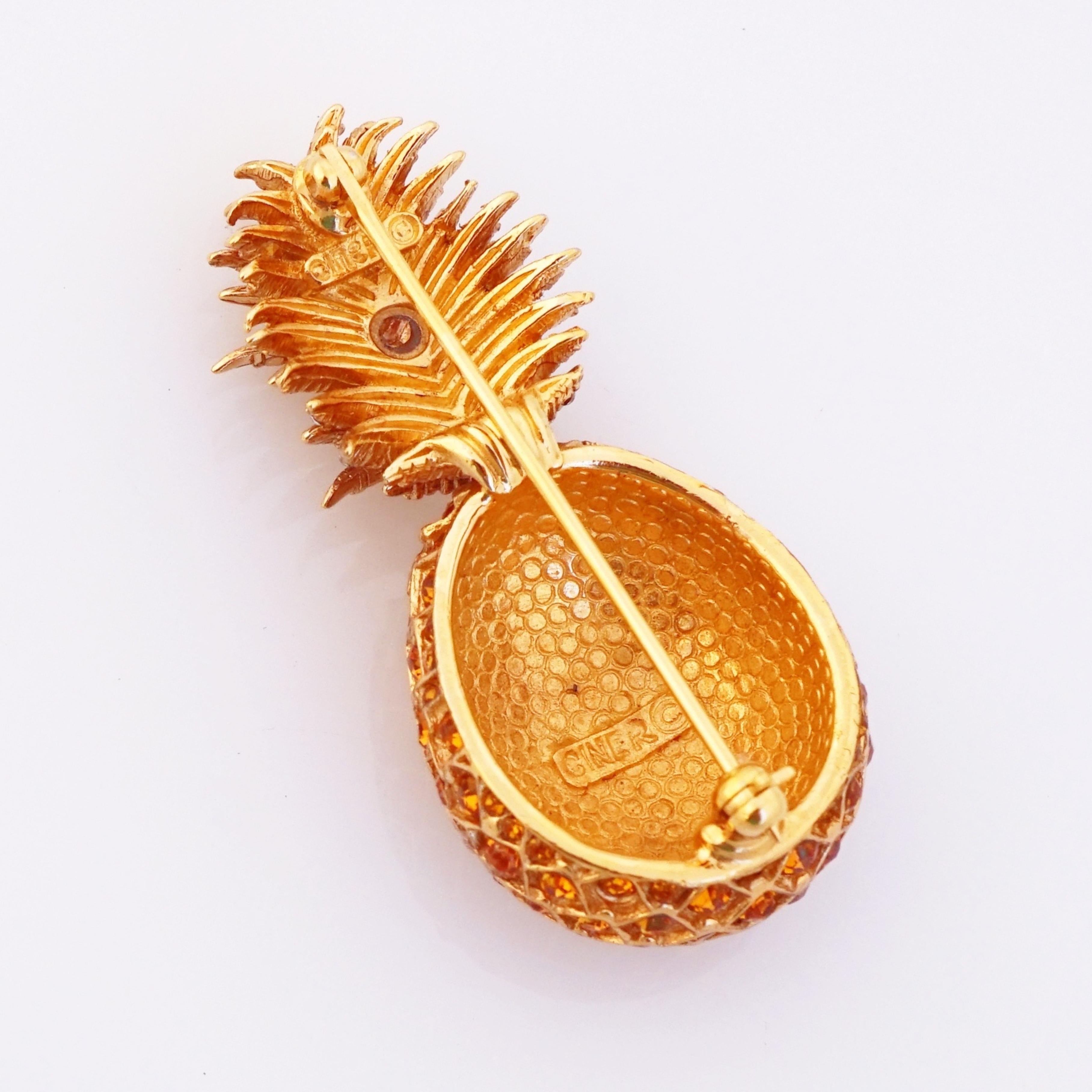 Gilded Pineapple Brooch With Topaz Crystals By Ciner, 1980s In Good Condition In McKinney, TX