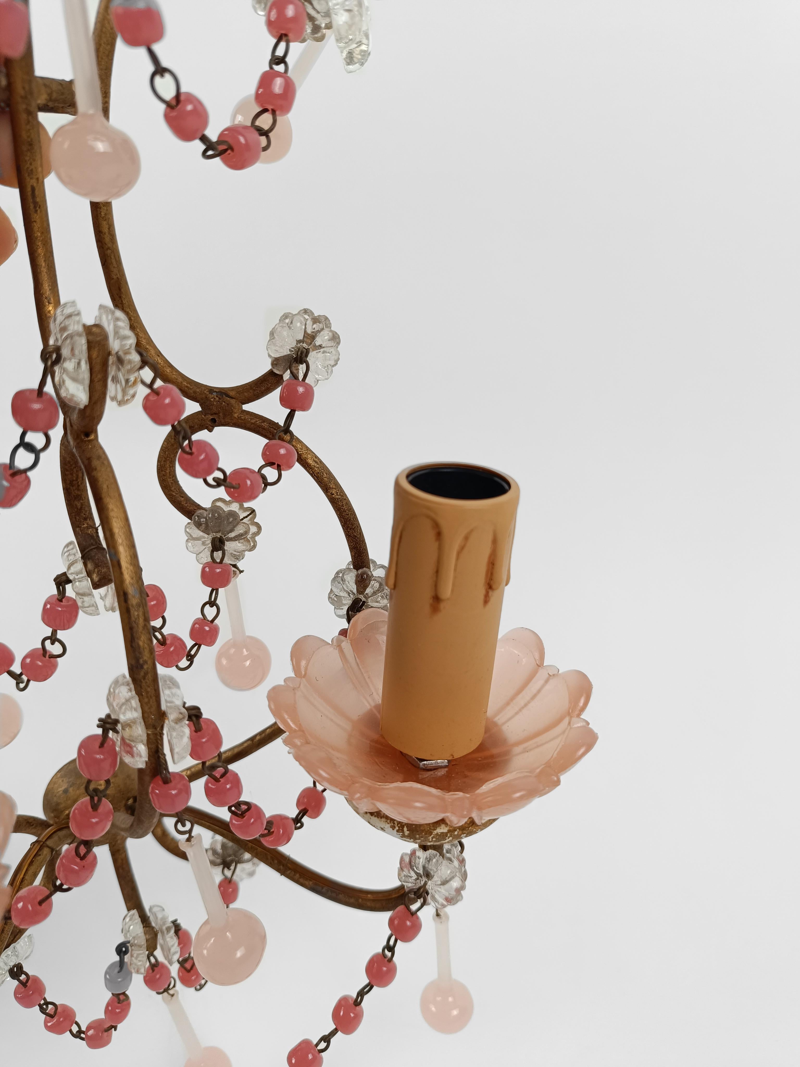 Appliques dorées avec tasses en opaline rose pêche, perles de cristal et gouttes de Murano  en vente 7