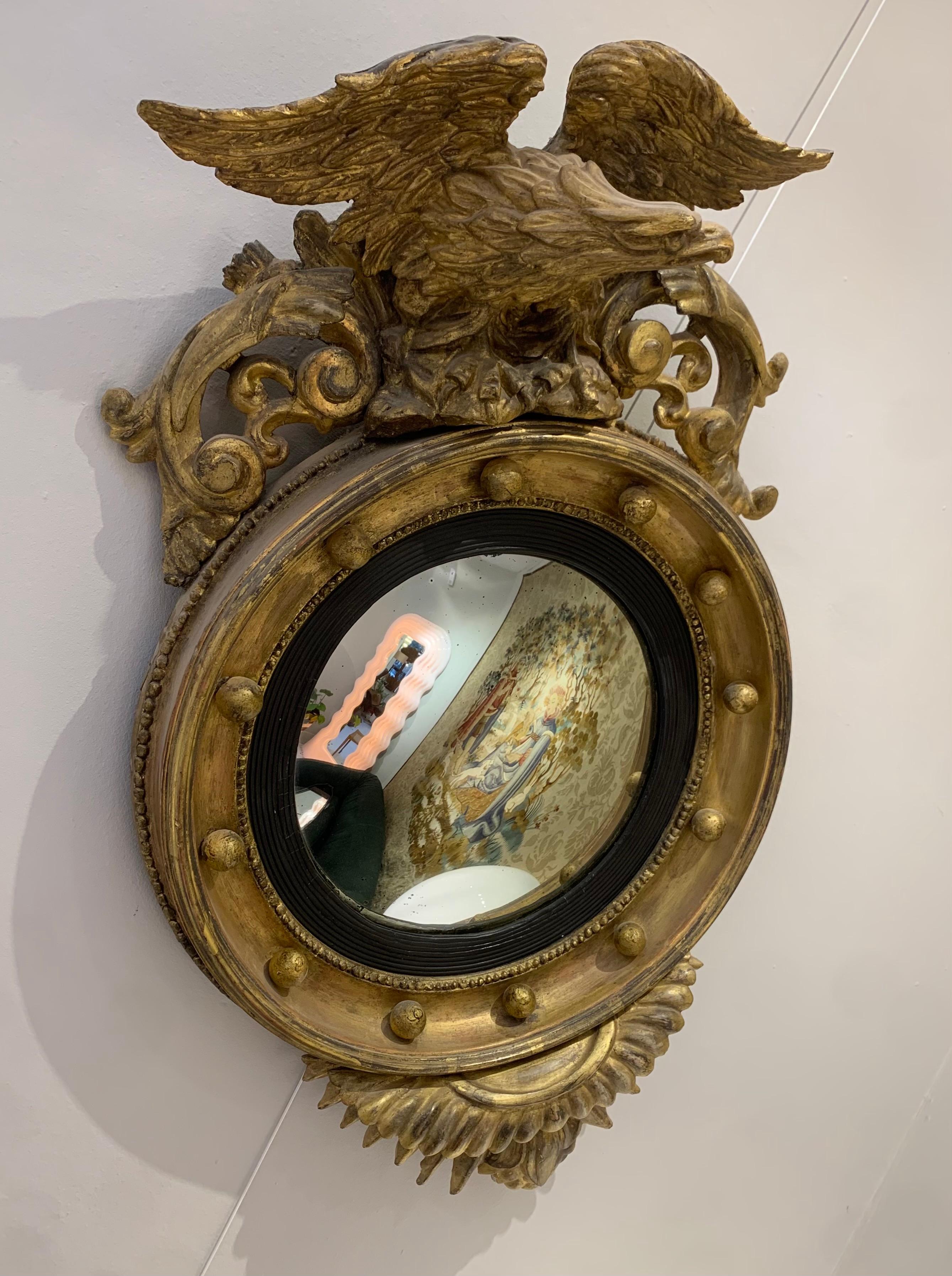 Gilded sculpted wood eagle convex mirror - c.19th century In Fair Condition In Brussels, BE