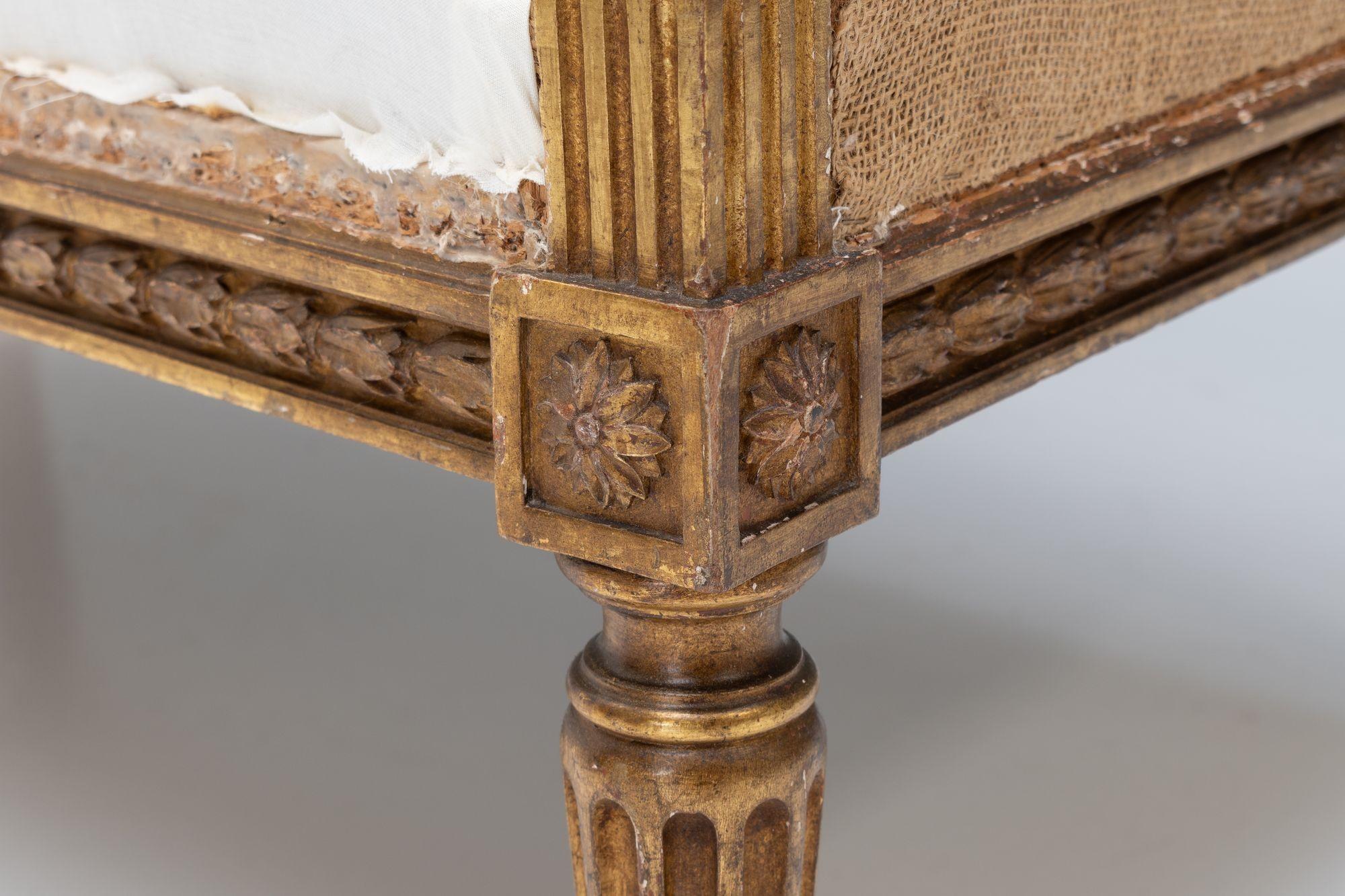 Gilded Settee In Good Condition For Sale In London, England