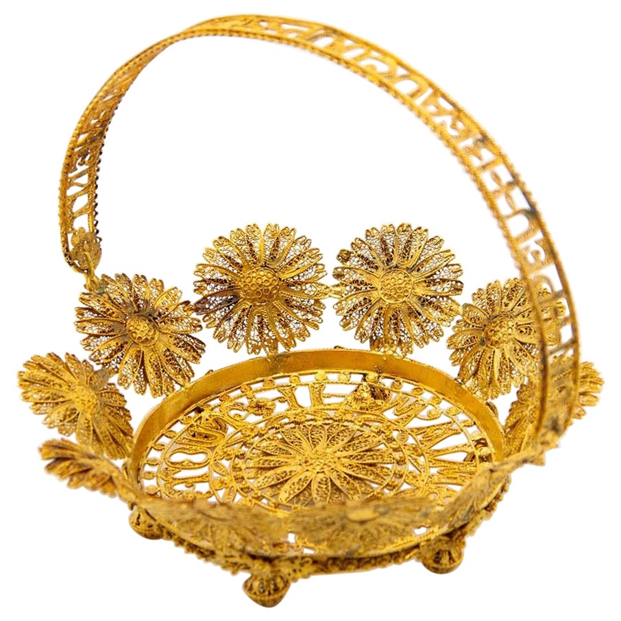 Gilded silver basket in filigree mesh