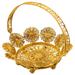 Gilded silver basket in filigree mesh