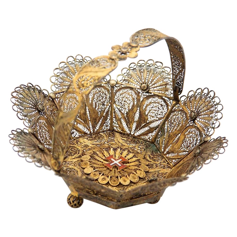 Gilded silver basket in filigree mesh with movable handle