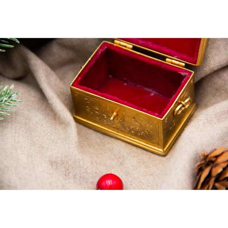 European Gilded silver chest-shaped box with engravings, handles and lined interior For Sale