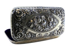 Gilded silver cigar case with floral reliefs, guilloche back and velvet interior