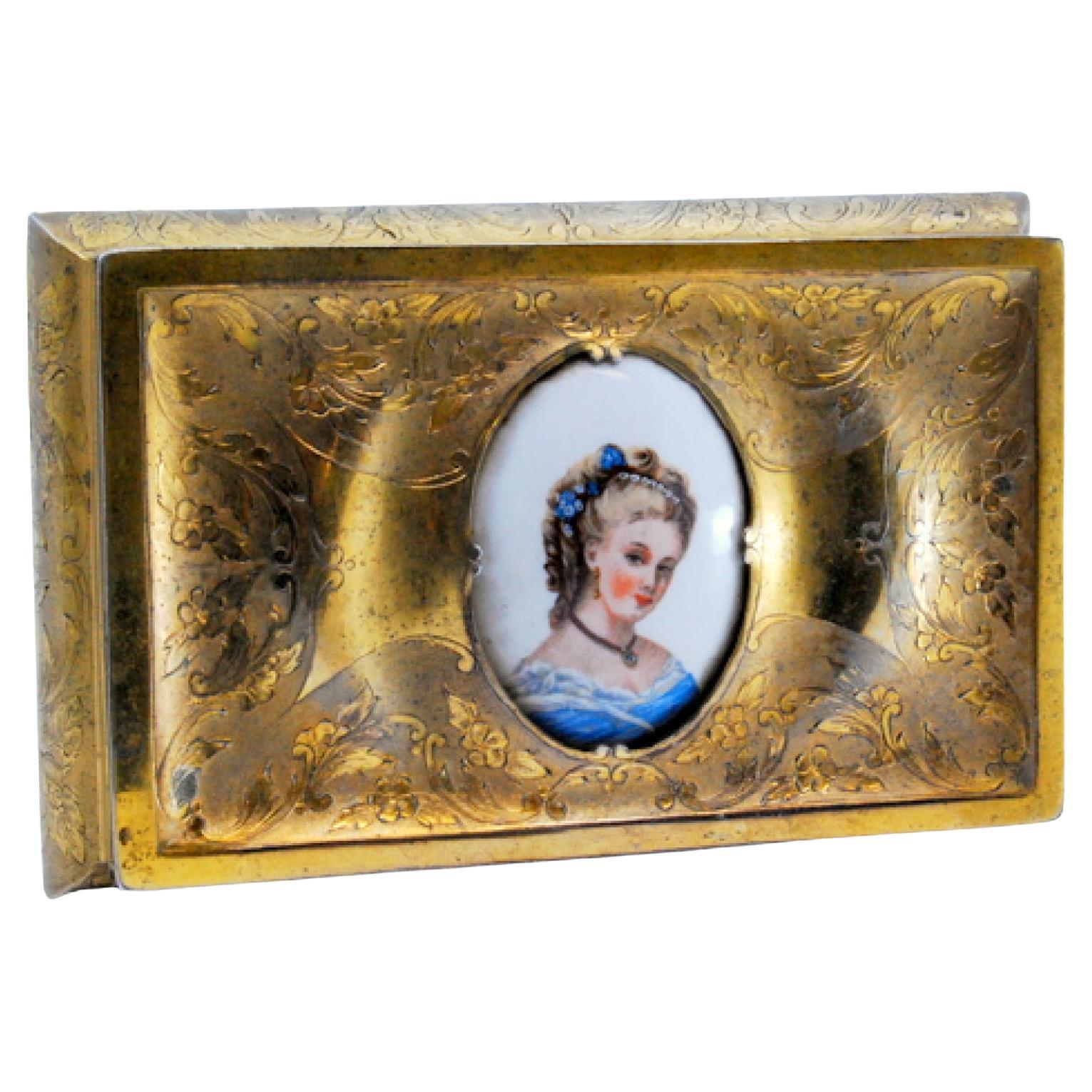Gilded silver jewelry box with plant engravings and enamel antique lady