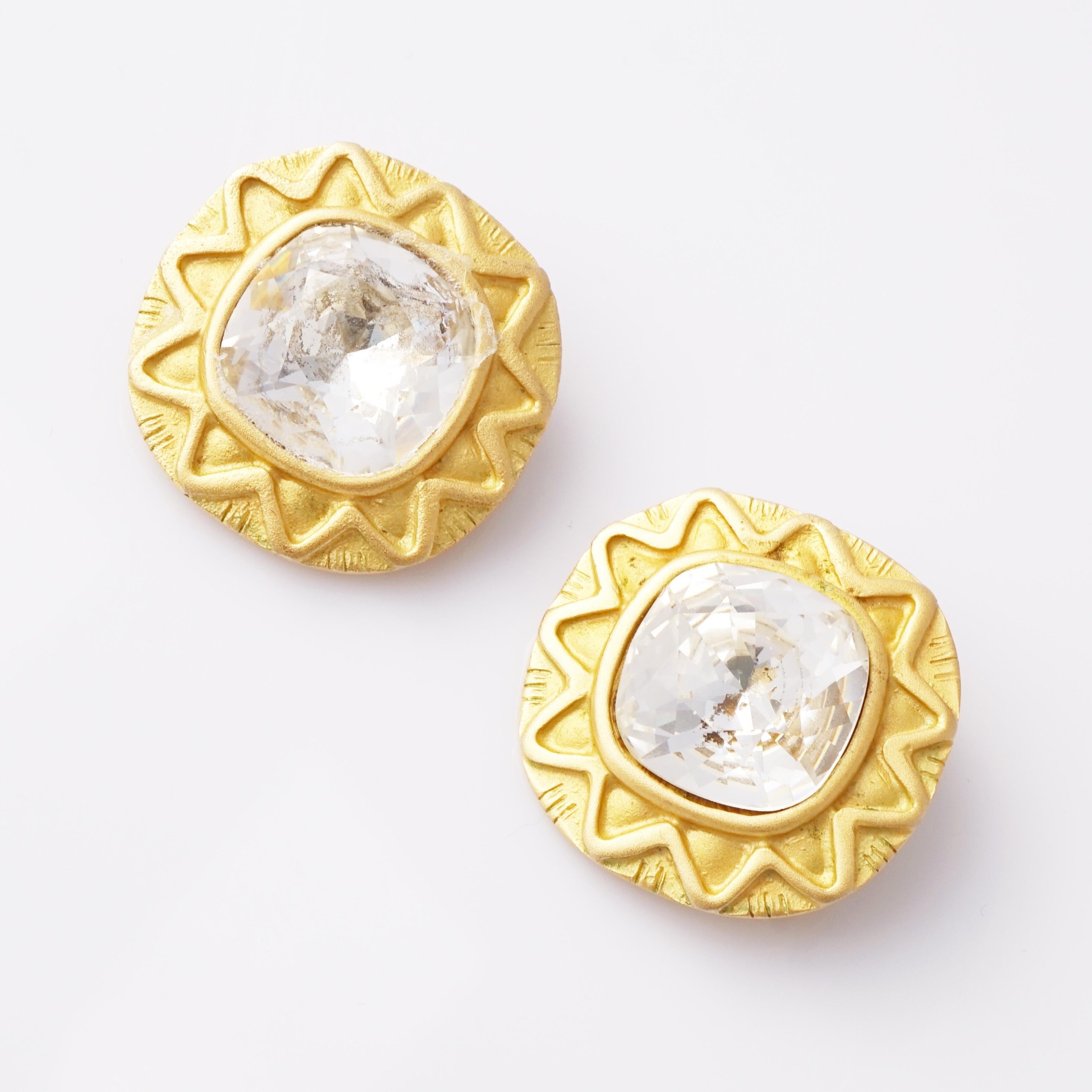 - Vintage item

- Collectible costume jewelry piece from the '80s

- Each earring measures 1.2