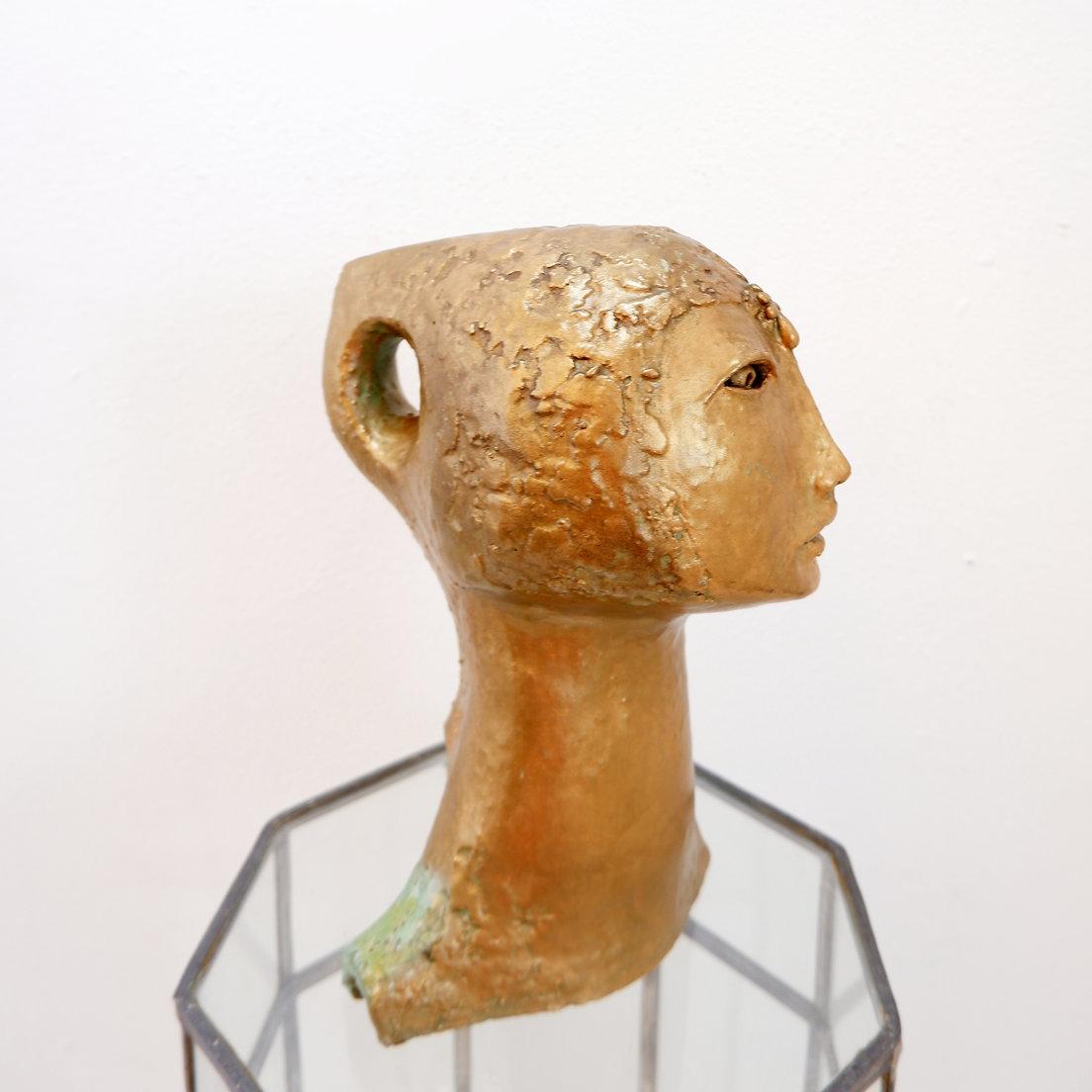 Scultura di testa di donna in terracotta dorata in vendita 7