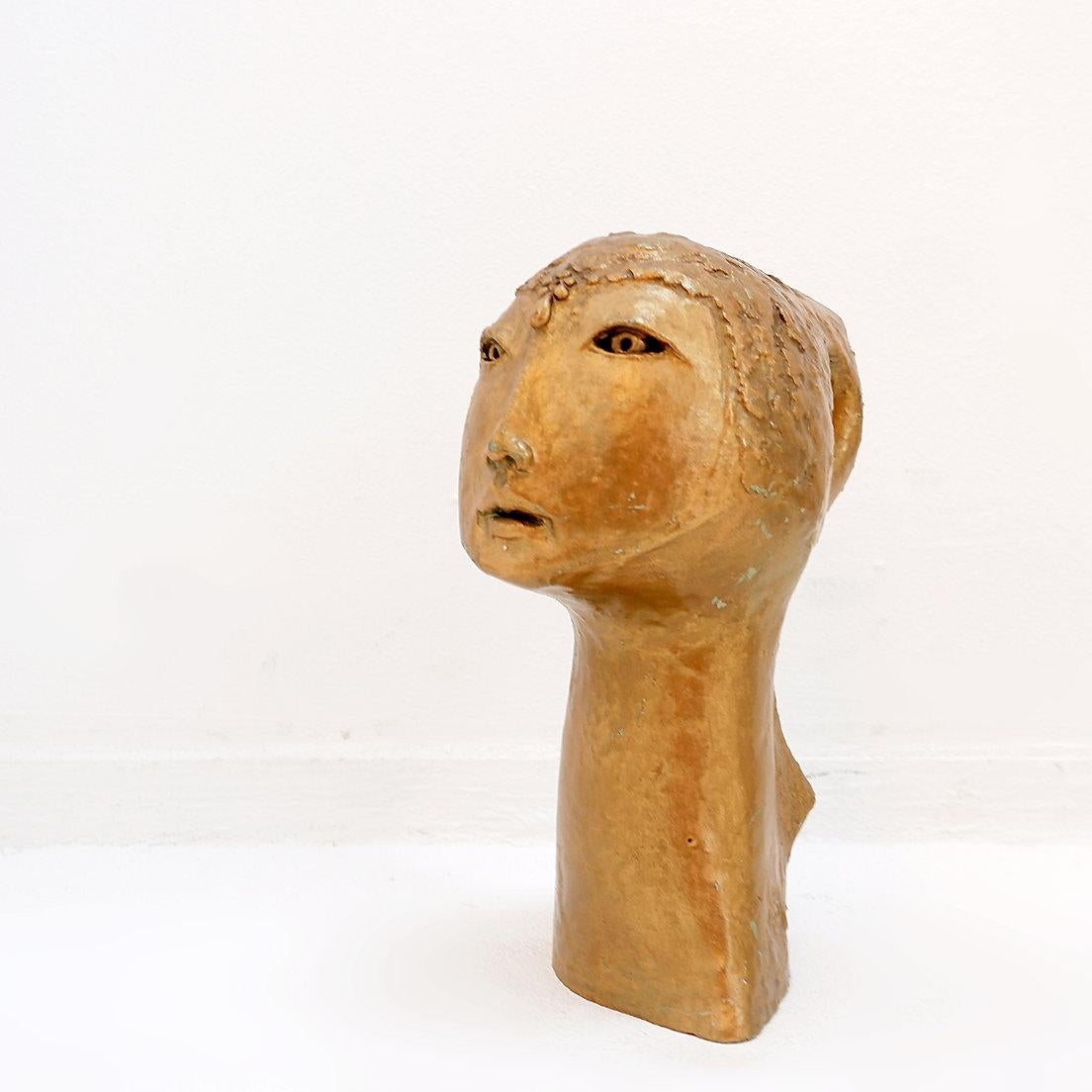 Scultura di testa di donna in terracotta dorata in vendita 10