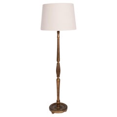Lampada da terra in legno tornito dorato, anni '30.