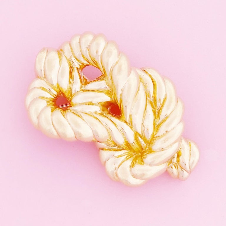 Gilded Twisted Knot Brooch By Nina Ricci, 1980s In Good Condition For Sale In Los Angeles, CA