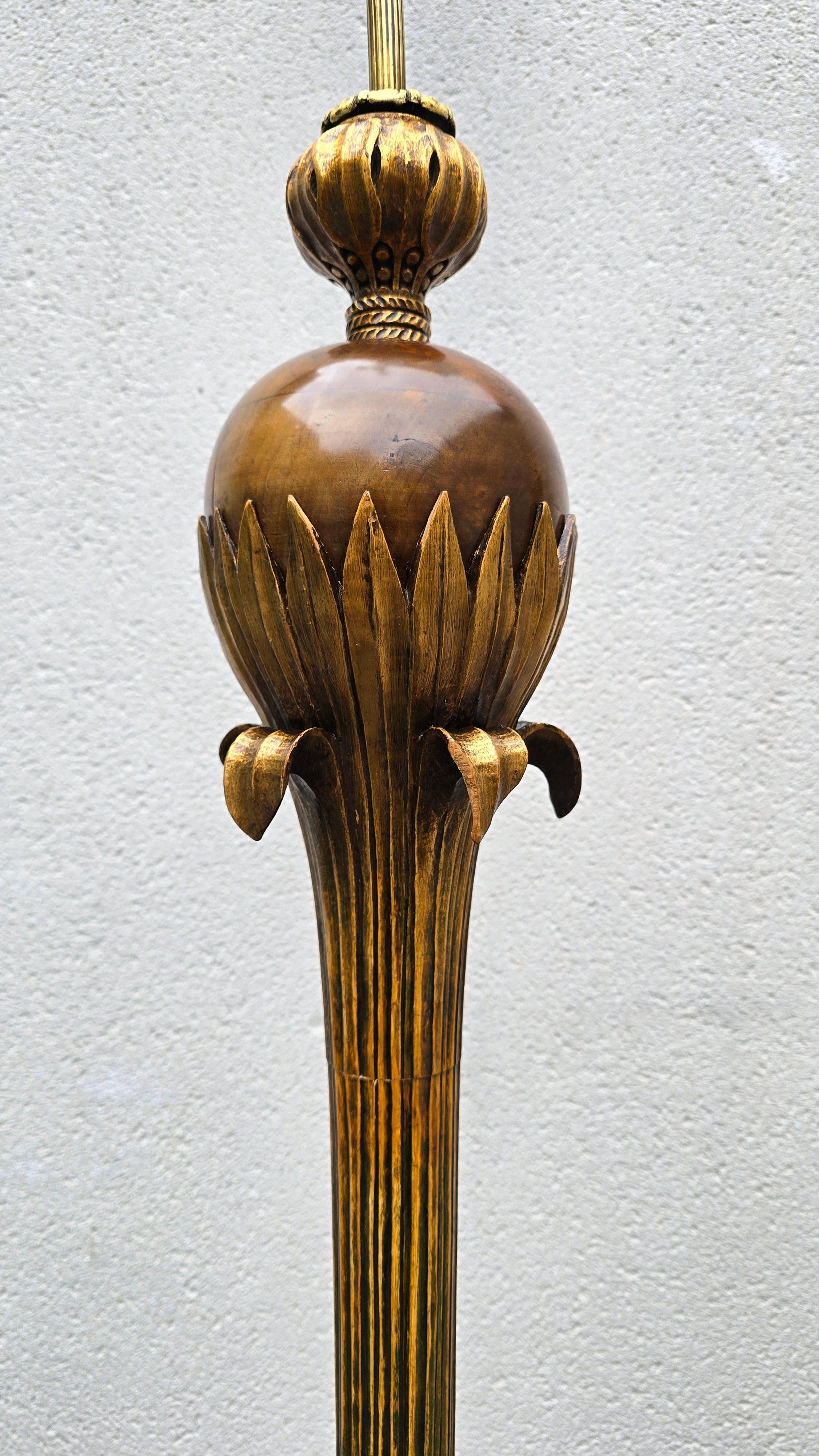 Lámpara de pie de madera dorada de Alfred Chambon, años 30 siglo XX en venta