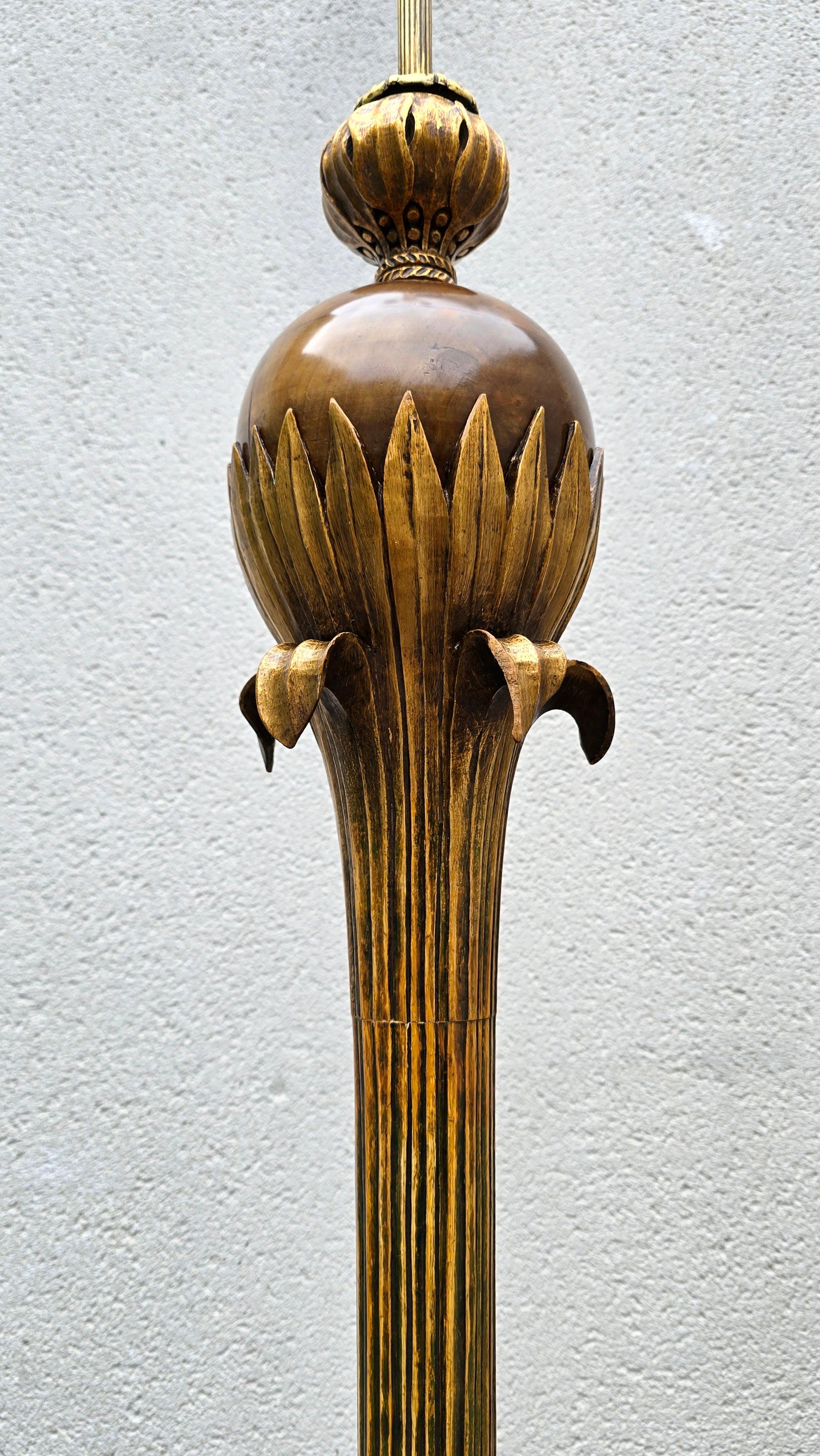 Lámpara de pie de madera dorada de Alfred Chambon, años 30 Latón en venta