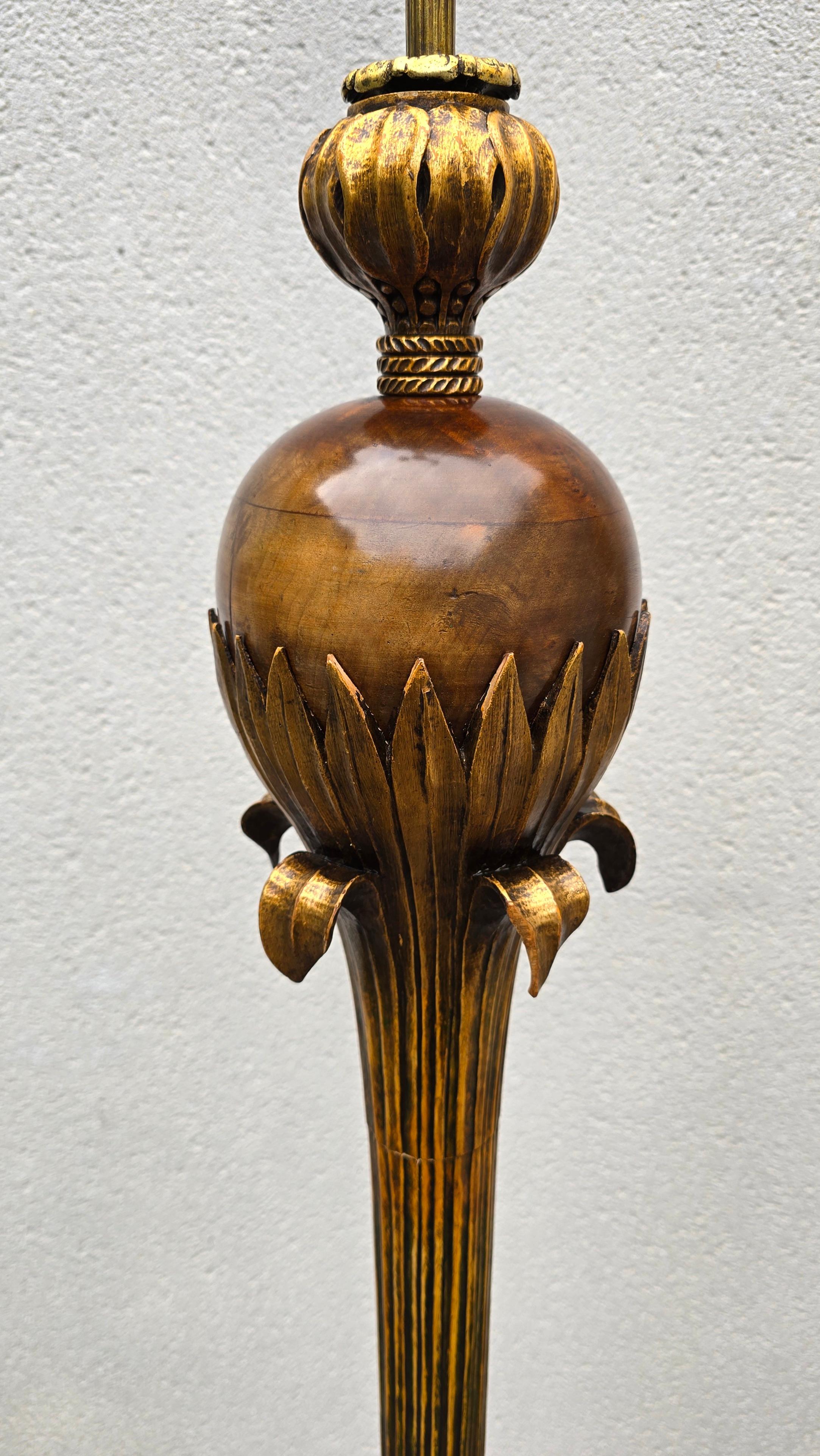 Lámpara de pie de madera dorada de Alfred Chambon, años 30 en venta 1