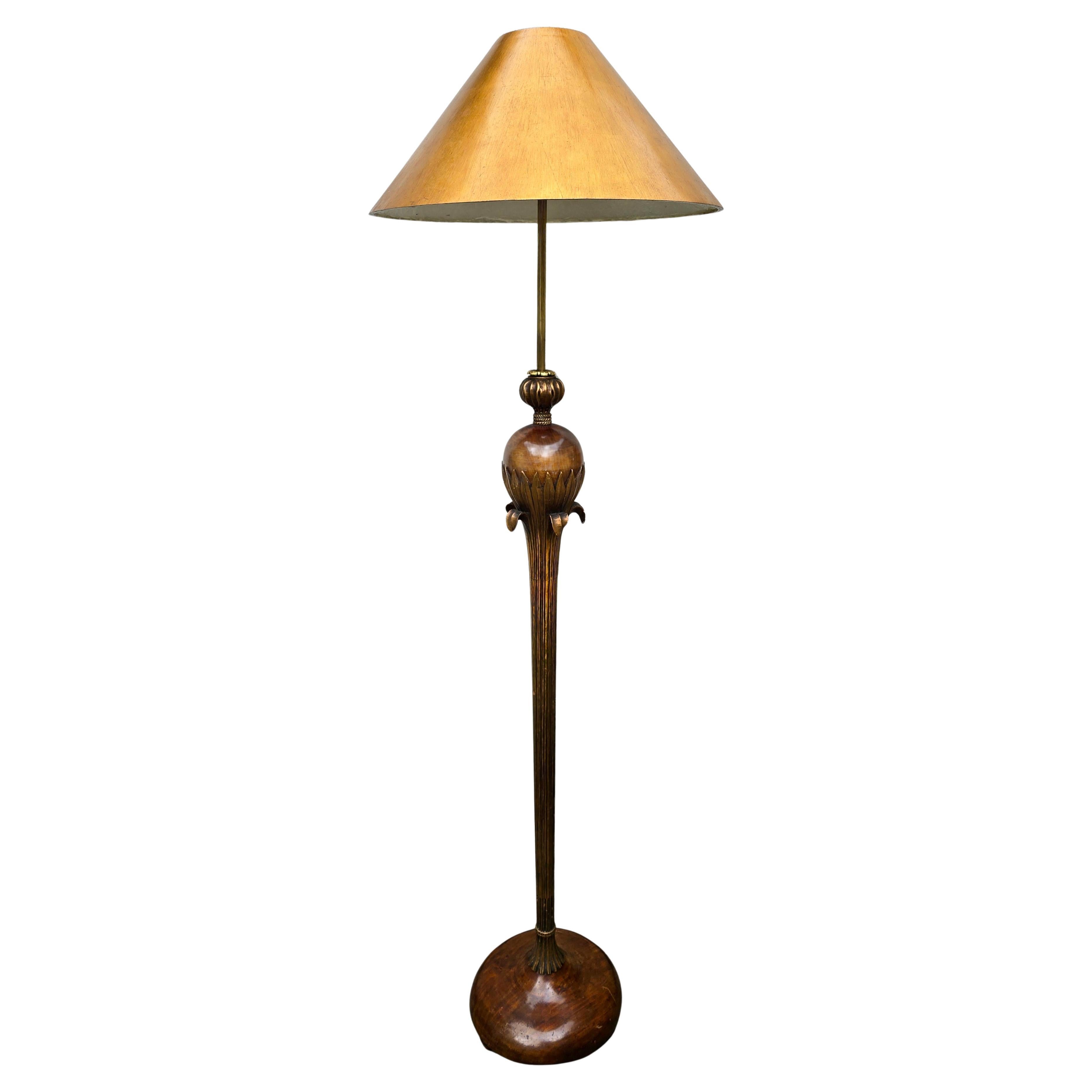Lámpara de pie de madera dorada de Alfred Chambon, años 30 en venta
