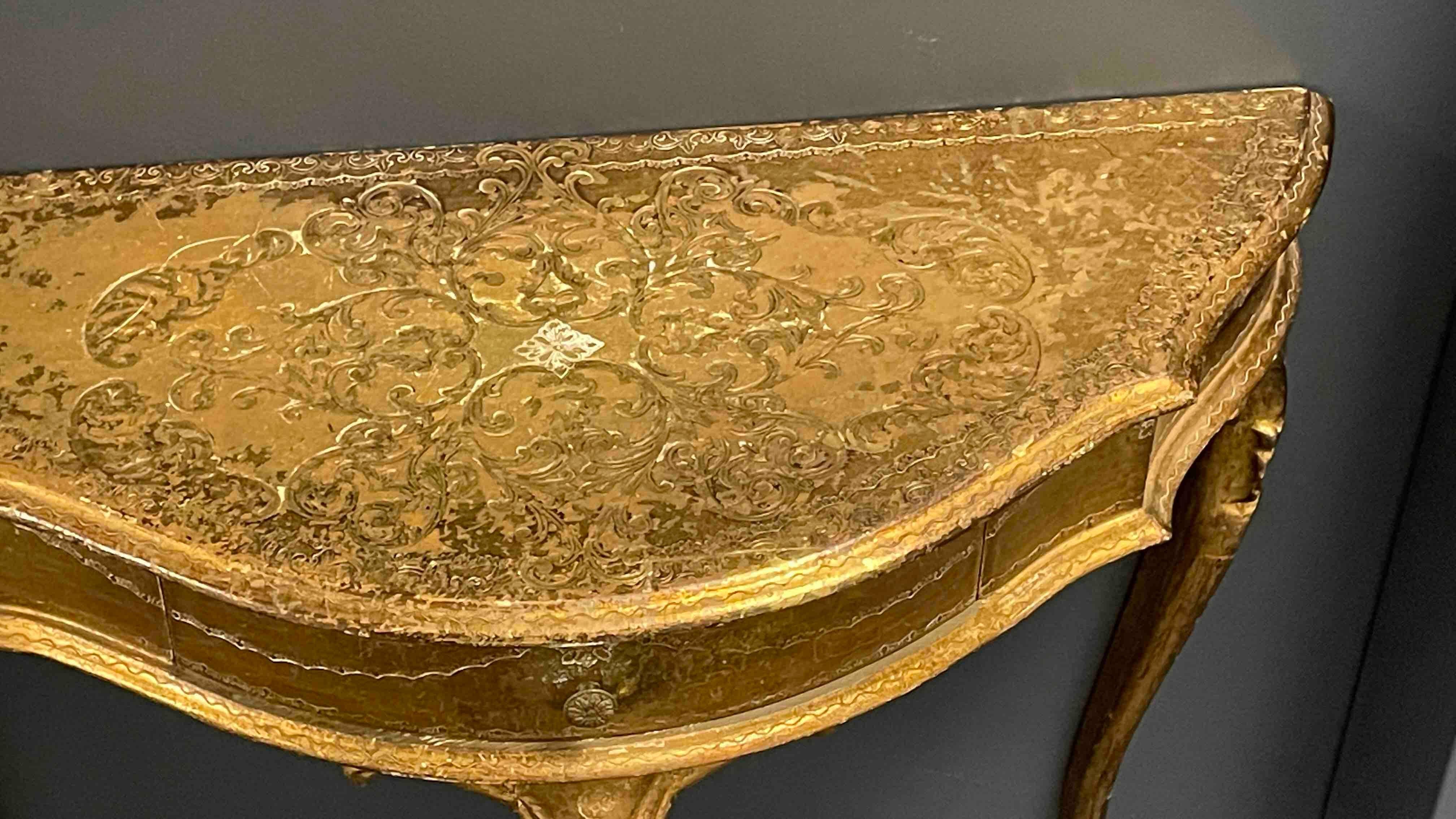 Table console en bois doré de style florentin Hollywood Regency avec tiroir en vente 5