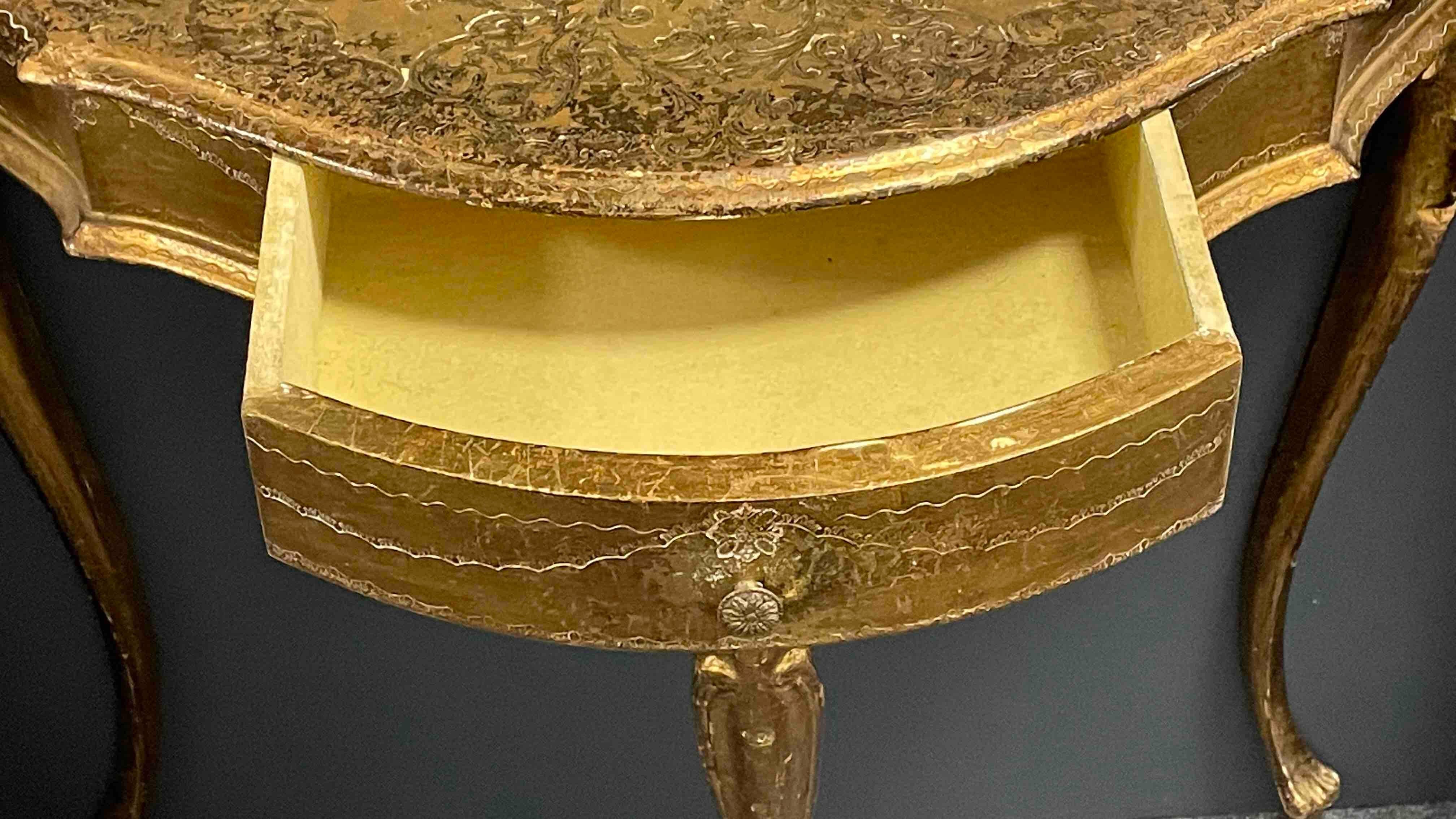 Table console en bois doré de style florentin Hollywood Regency avec tiroir en vente 6