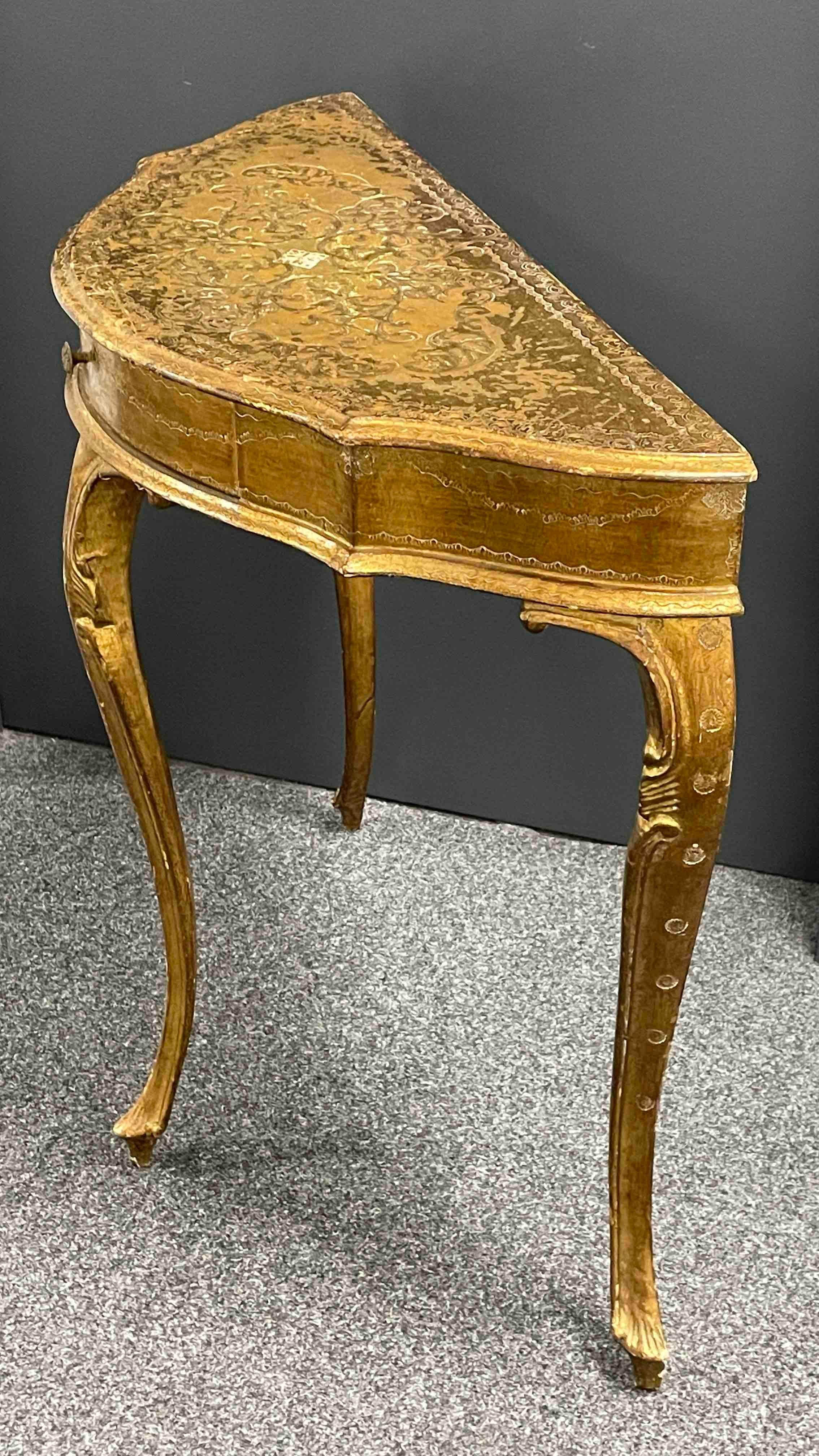 Table console en bois doré de style florentin Hollywood Regency avec tiroir en vente 7