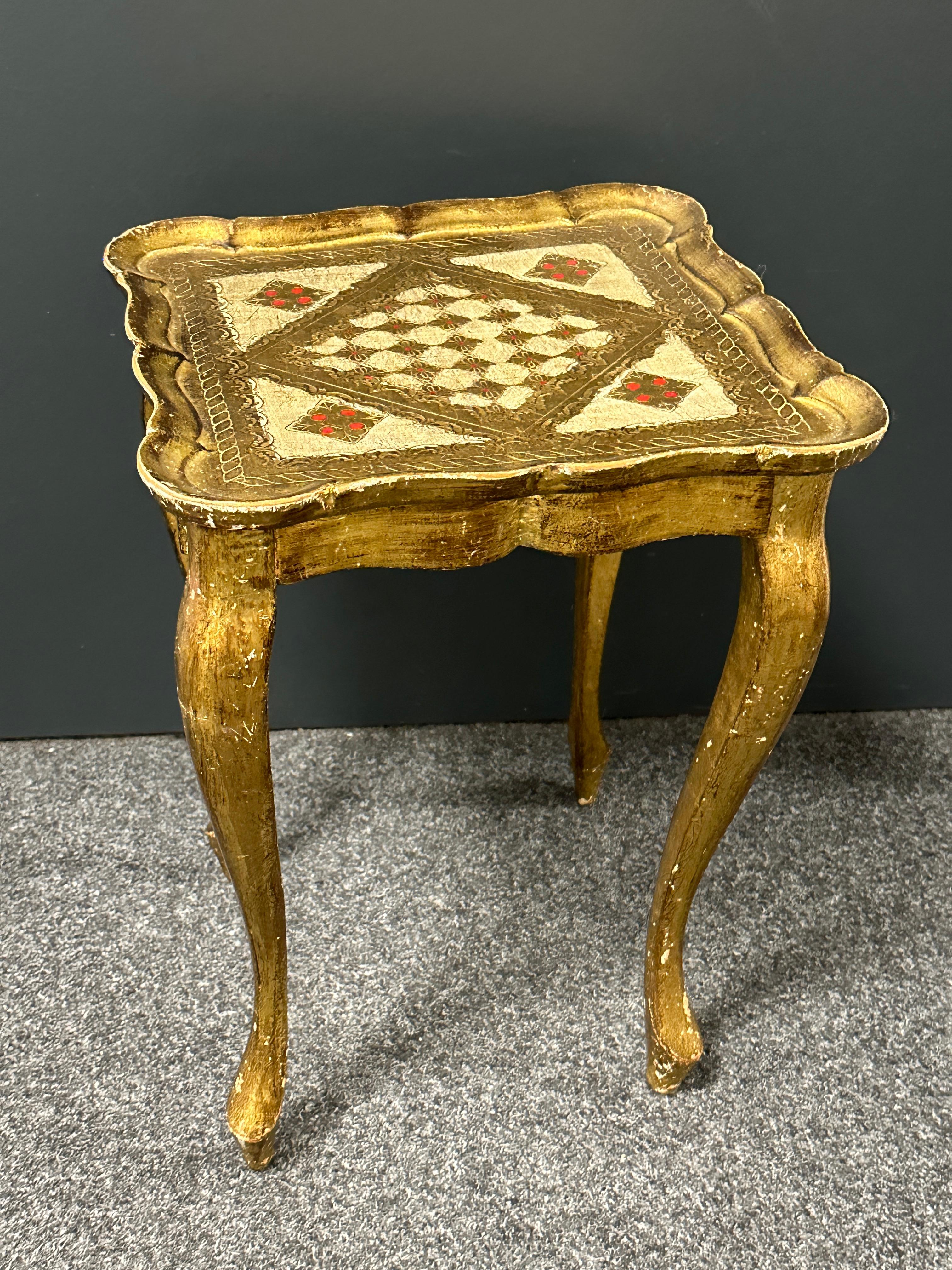 Gilded Wood Florentine Hollywood Regency Style Tole Set of Three Nesting Tables For Sale 4